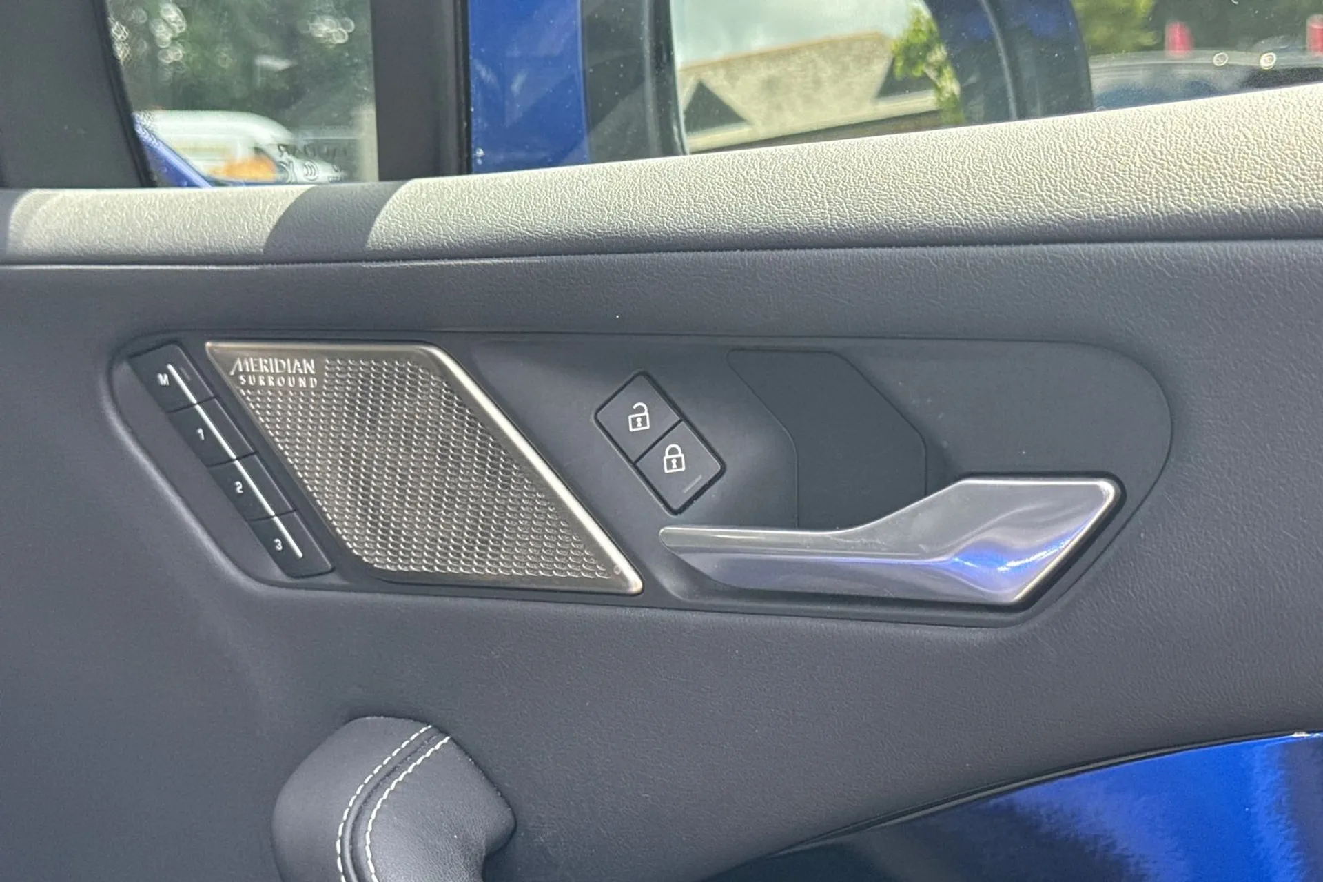 Jaguar I-PACE thumbnail image number 51