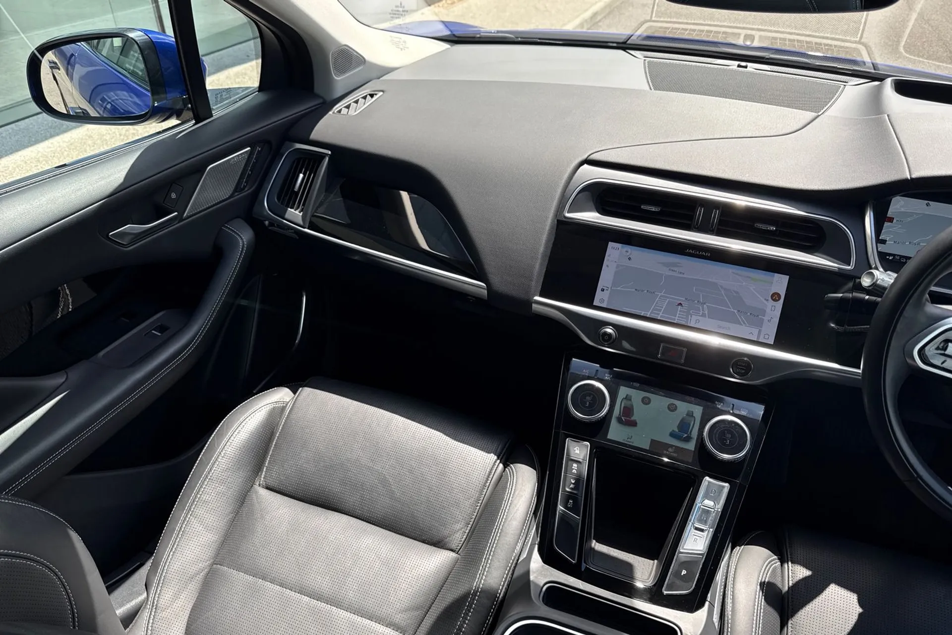 Jaguar I-PACE thumbnail image number 38