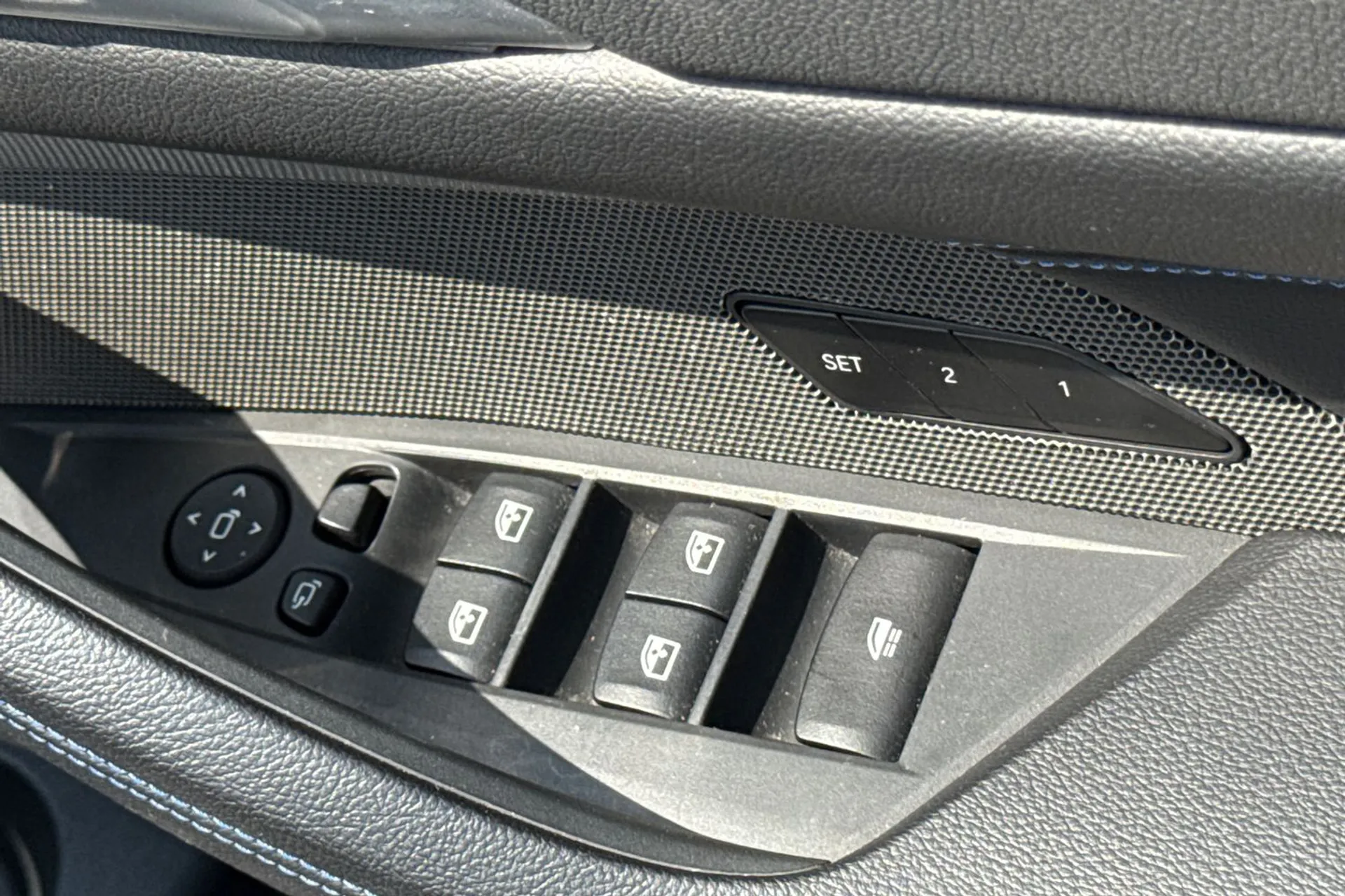 BMW 4 SERIES thumbnail image number 45