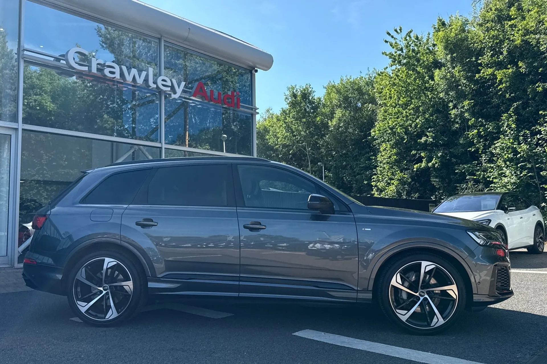 Audi Q7 thumbnail image number 2