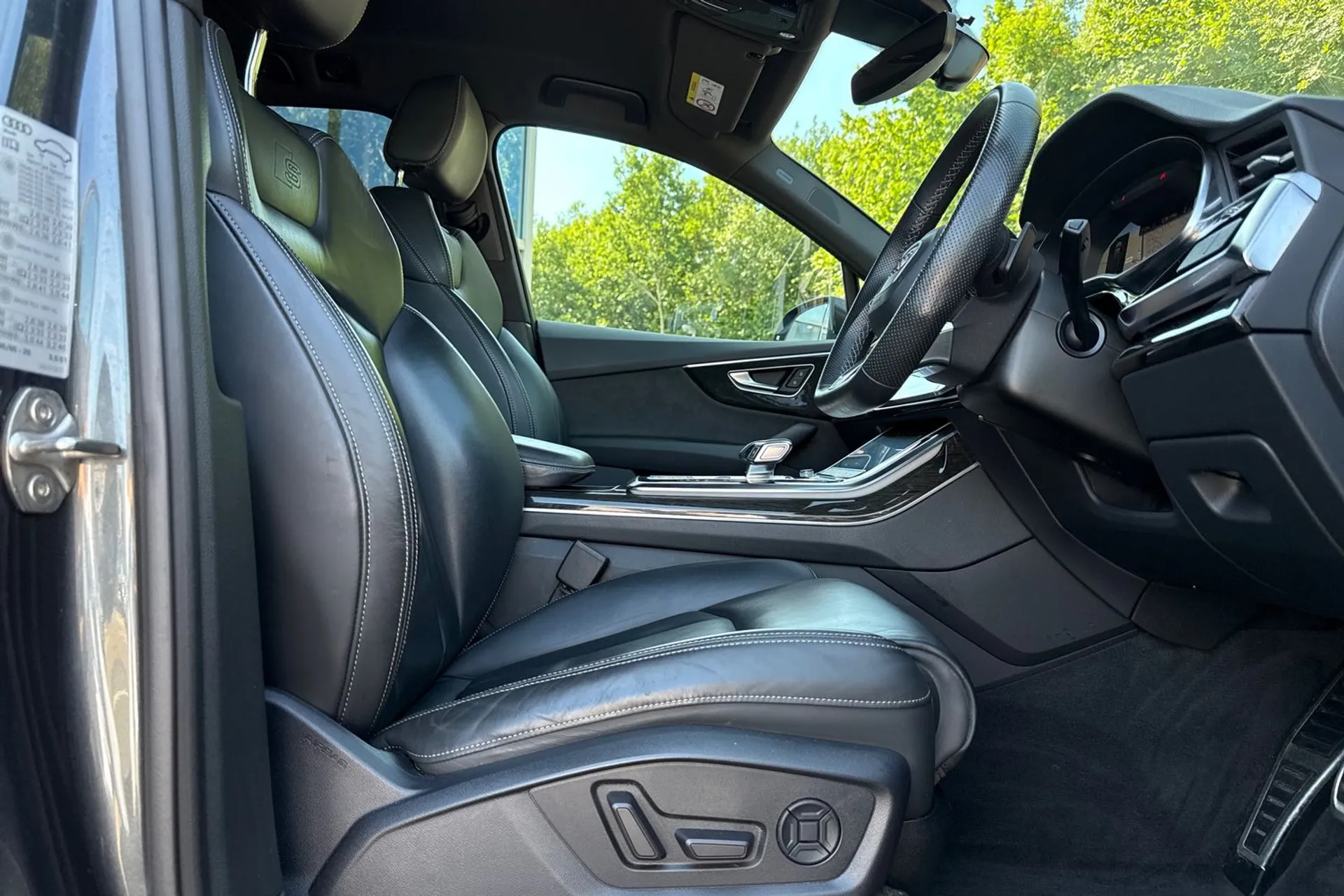 Audi Q7 thumbnail image number 24