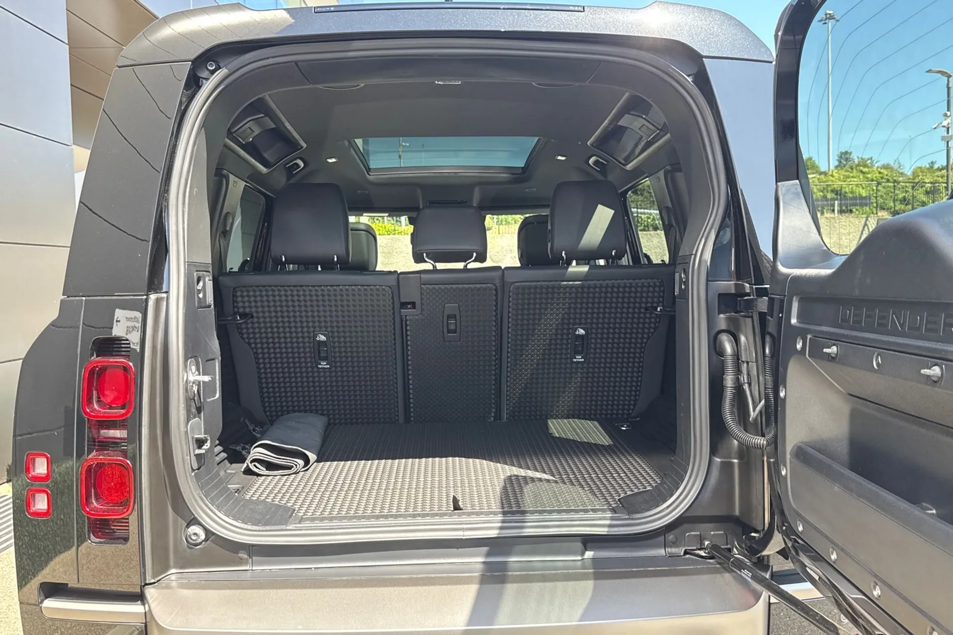 LAND ROVER DEFENDER thumbnail image number 31