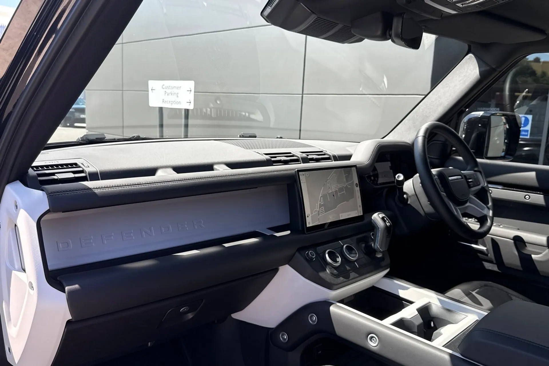 LAND ROVER DEFENDER thumbnail image number 36