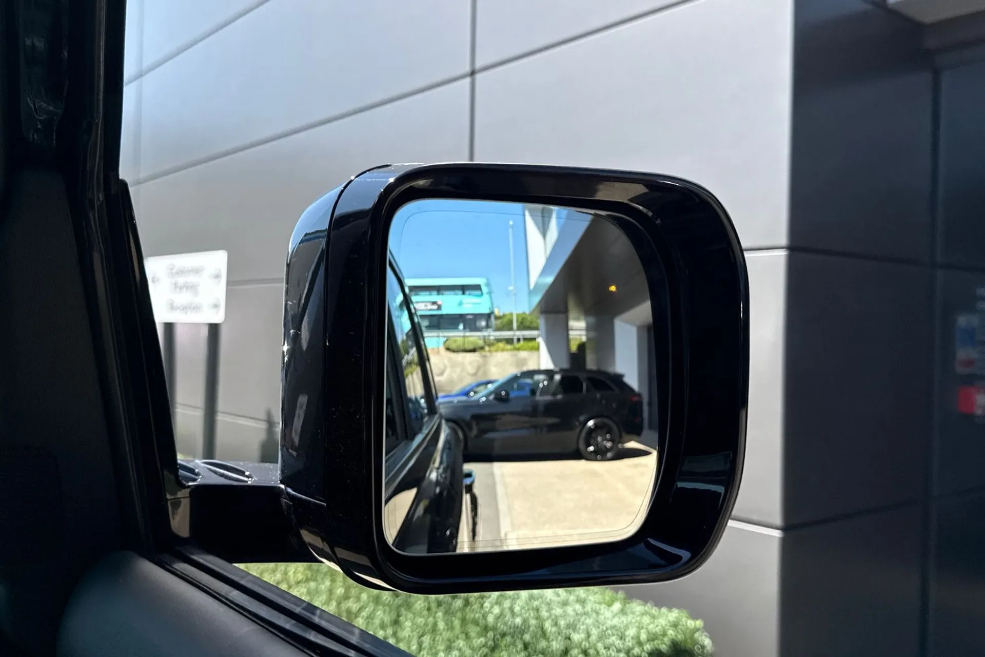 LAND ROVER DEFENDER thumbnail image number 13