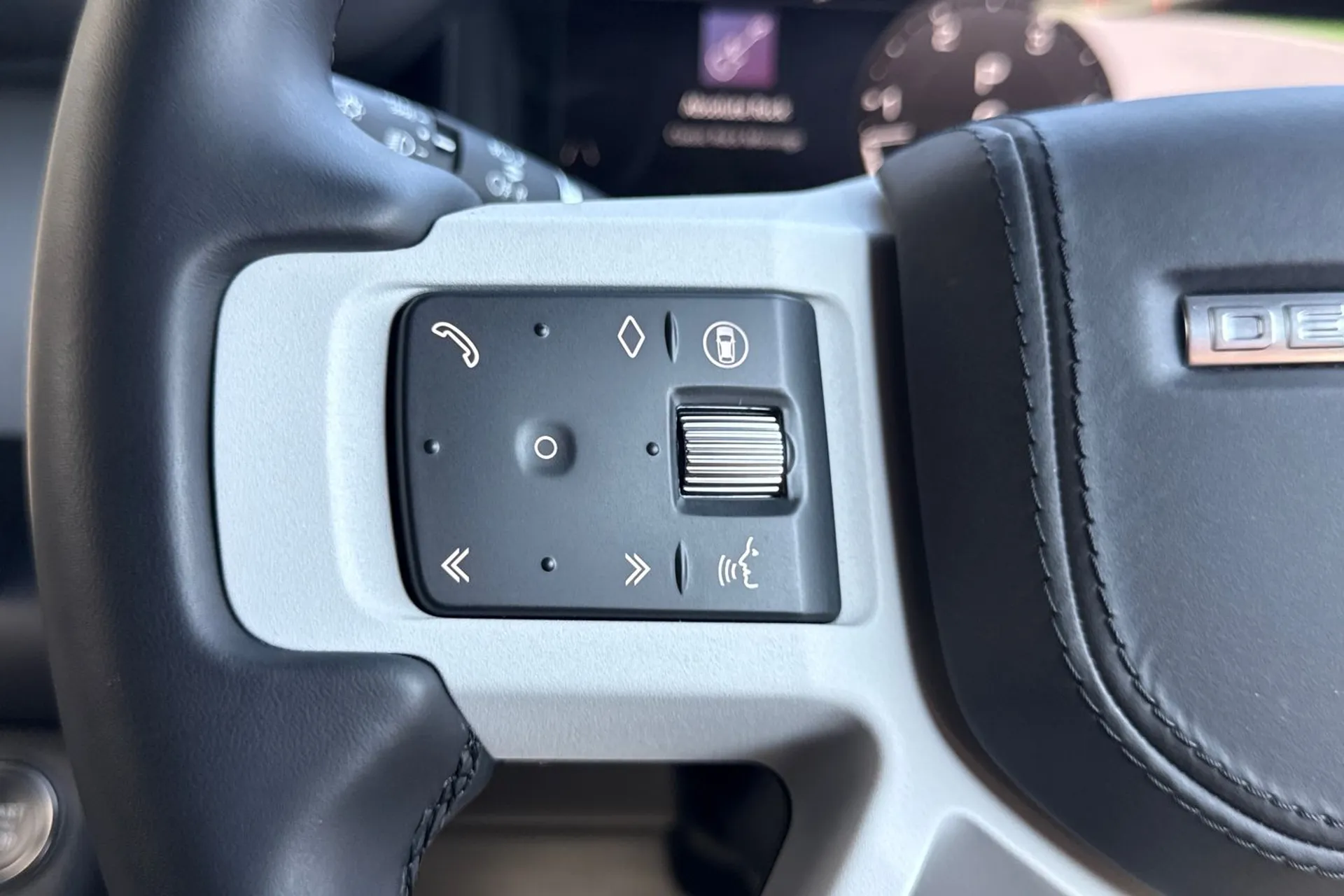LAND ROVER DEFENDER thumbnail image number 47