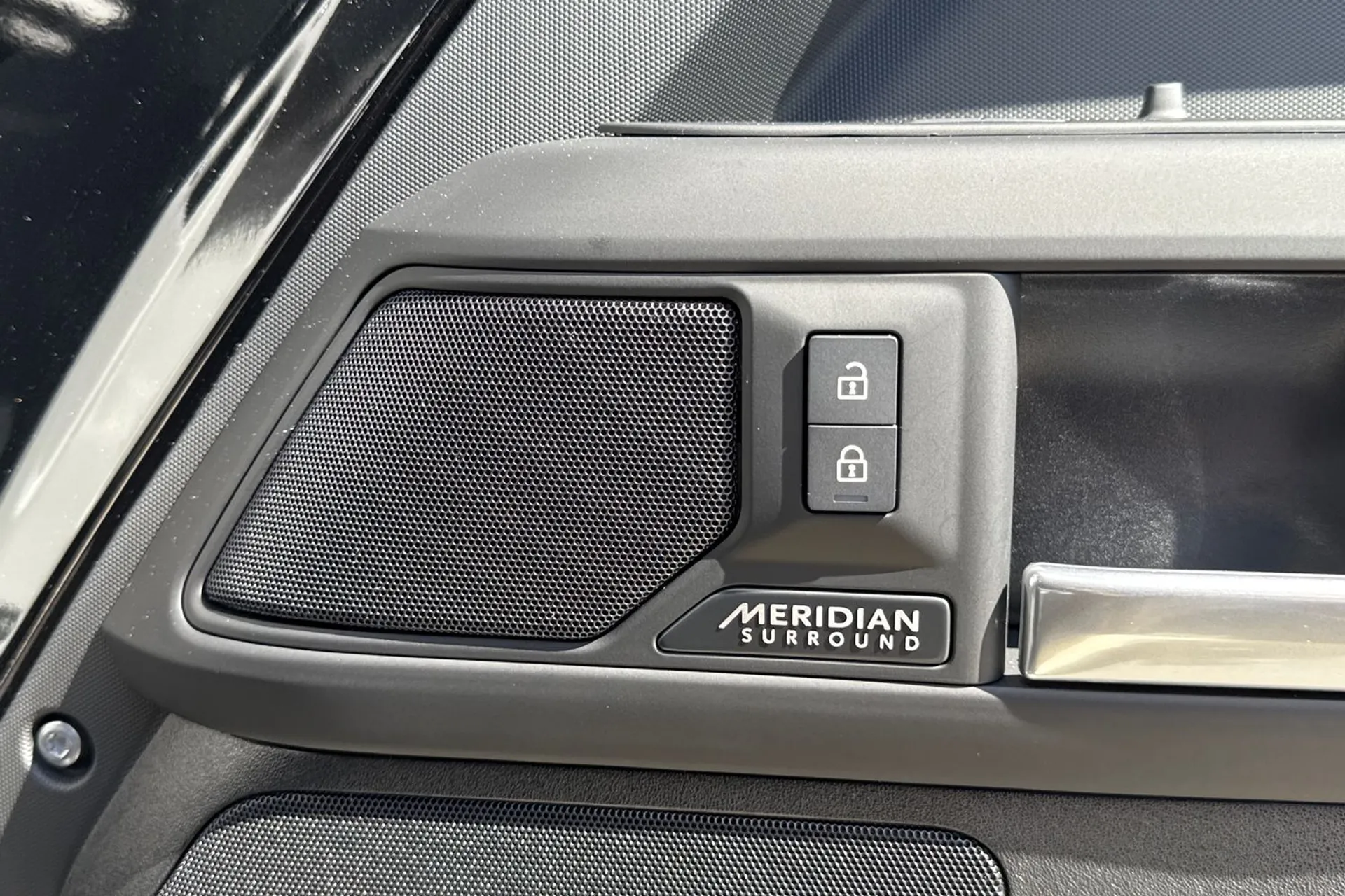 LAND ROVER DEFENDER thumbnail image number 52