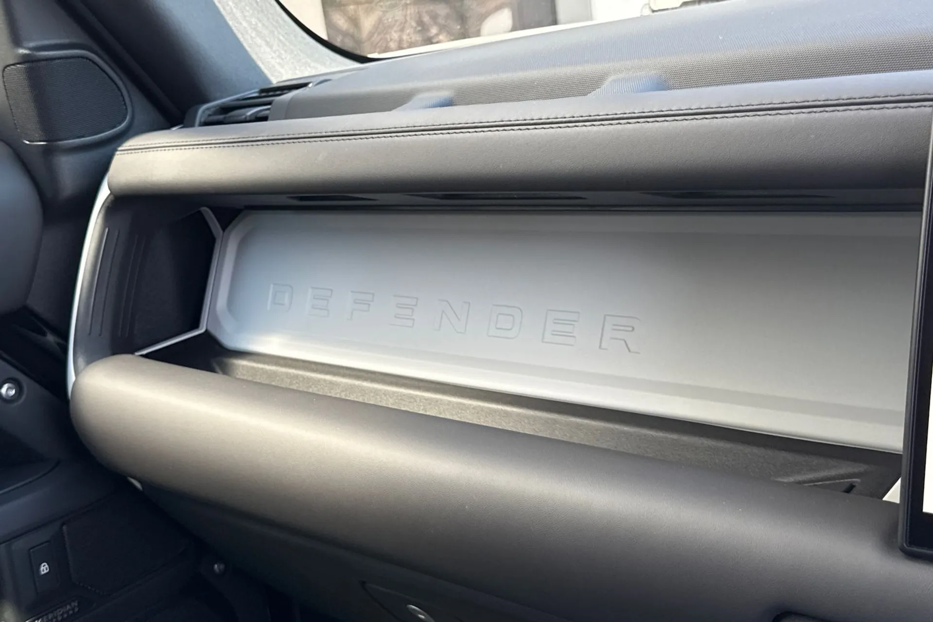 LAND ROVER DEFENDER thumbnail image number 66