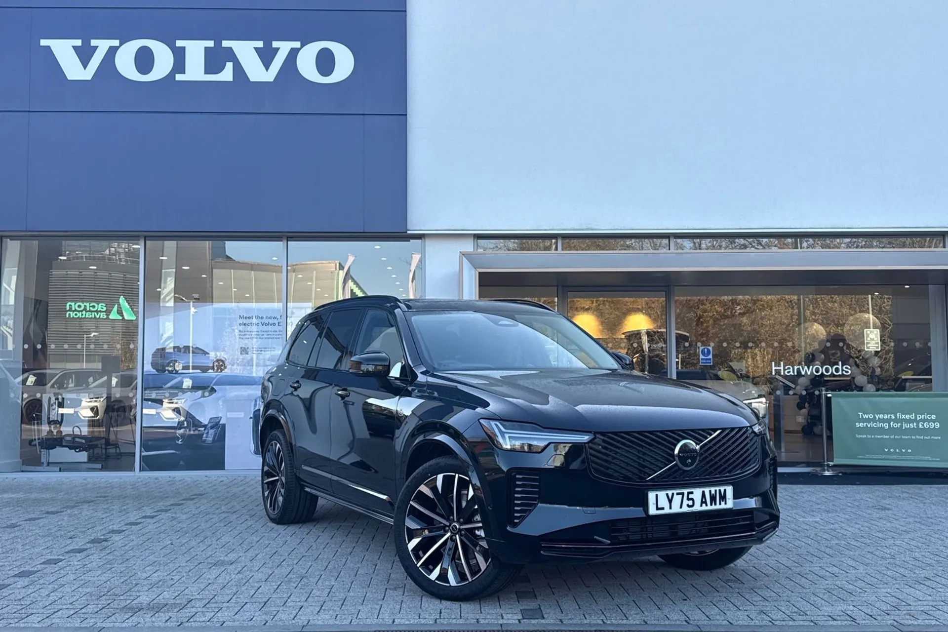 Volvo XC90 focused image