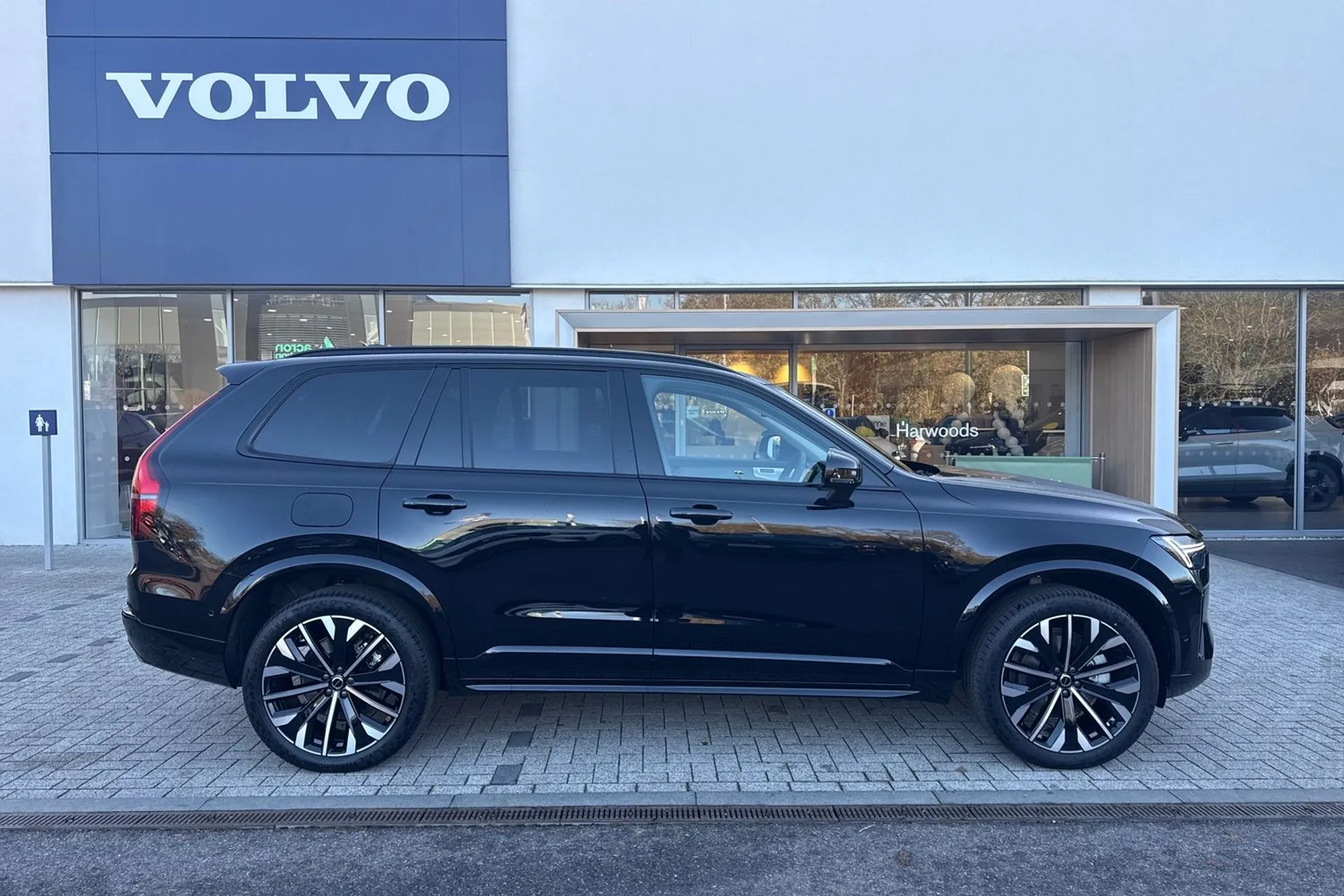 Volvo XC90 thumbnail image number 2