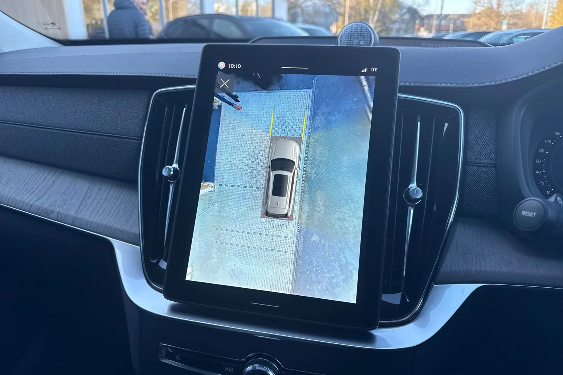 Volvo XC90 thumbnail image number 4