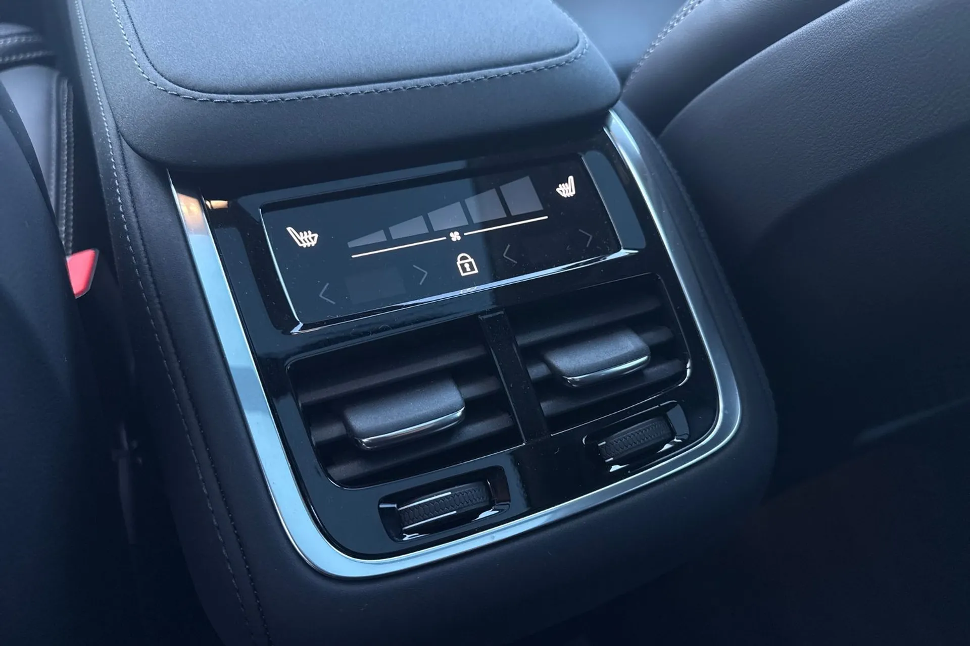 Volvo XC90 thumbnail image number 32