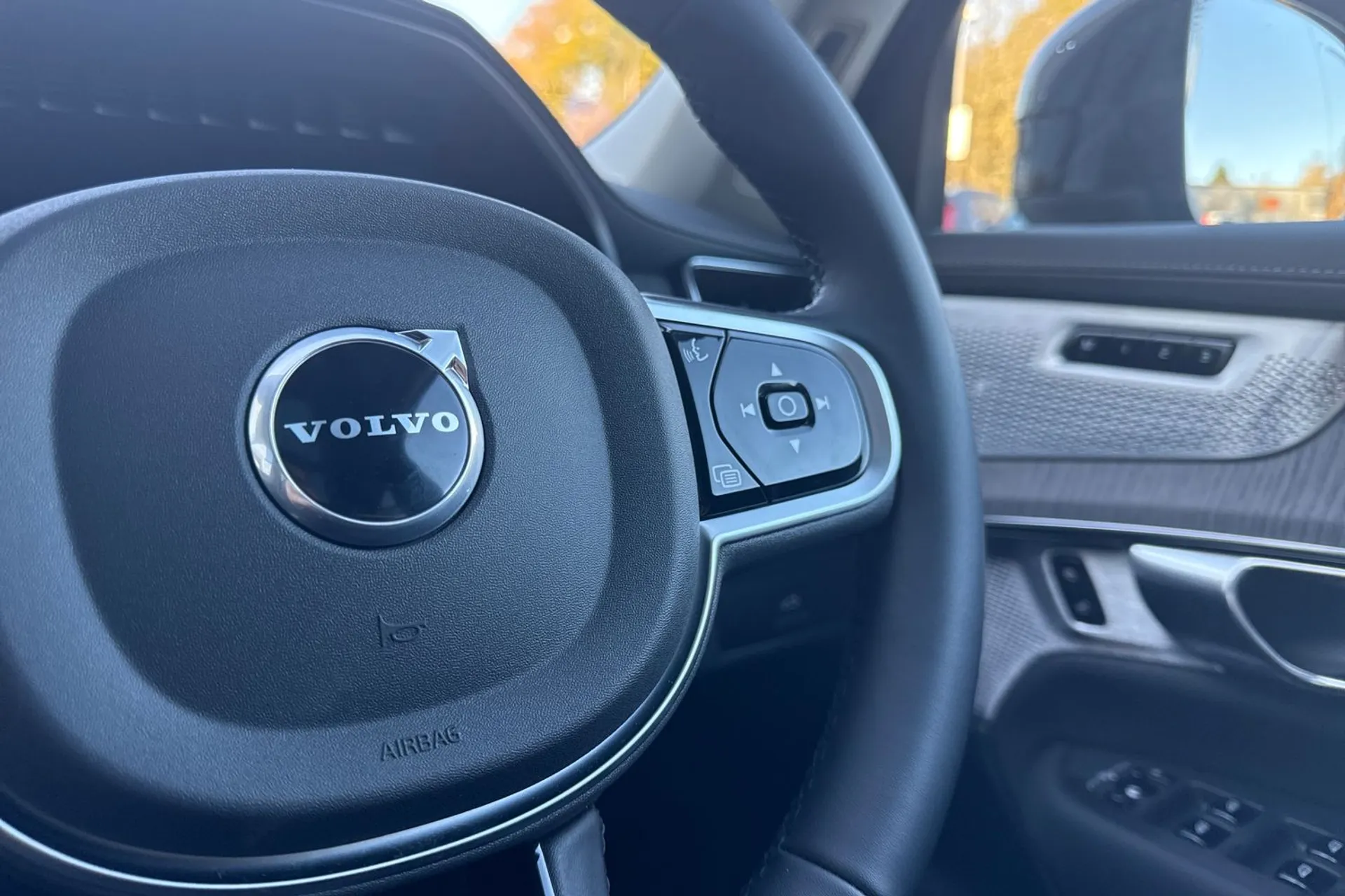 Volvo XC90 thumbnail image number 38