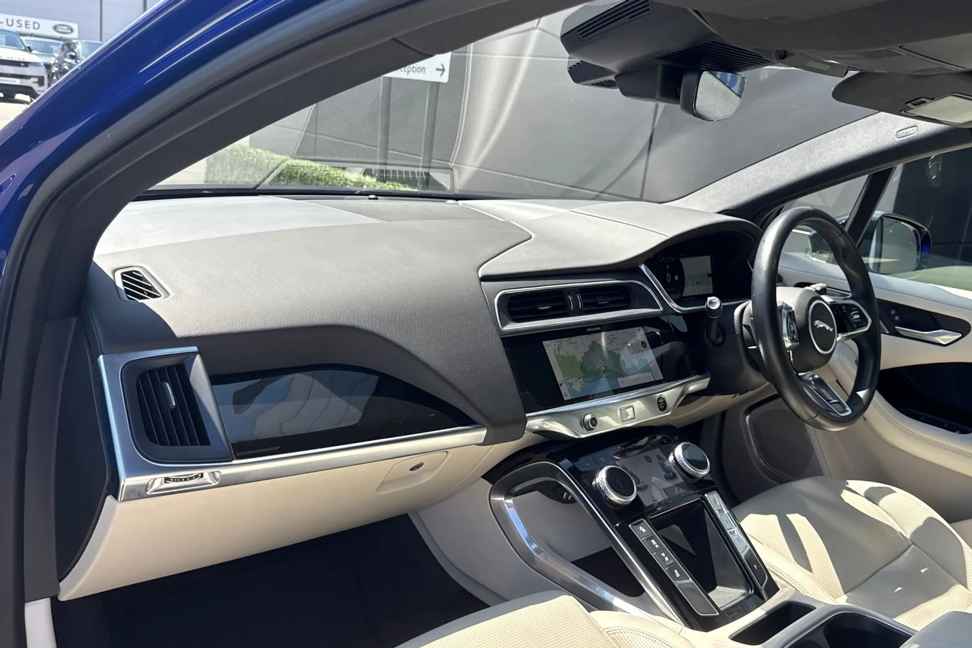 Jaguar I-PACE thumbnail image number 44