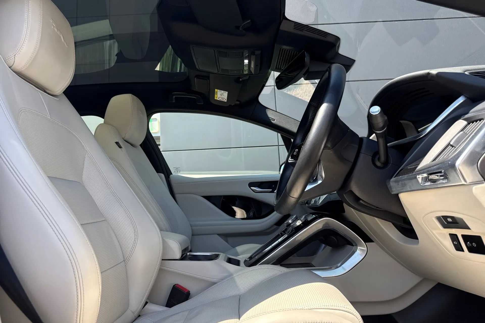 Jaguar I-PACE thumbnail image number 18