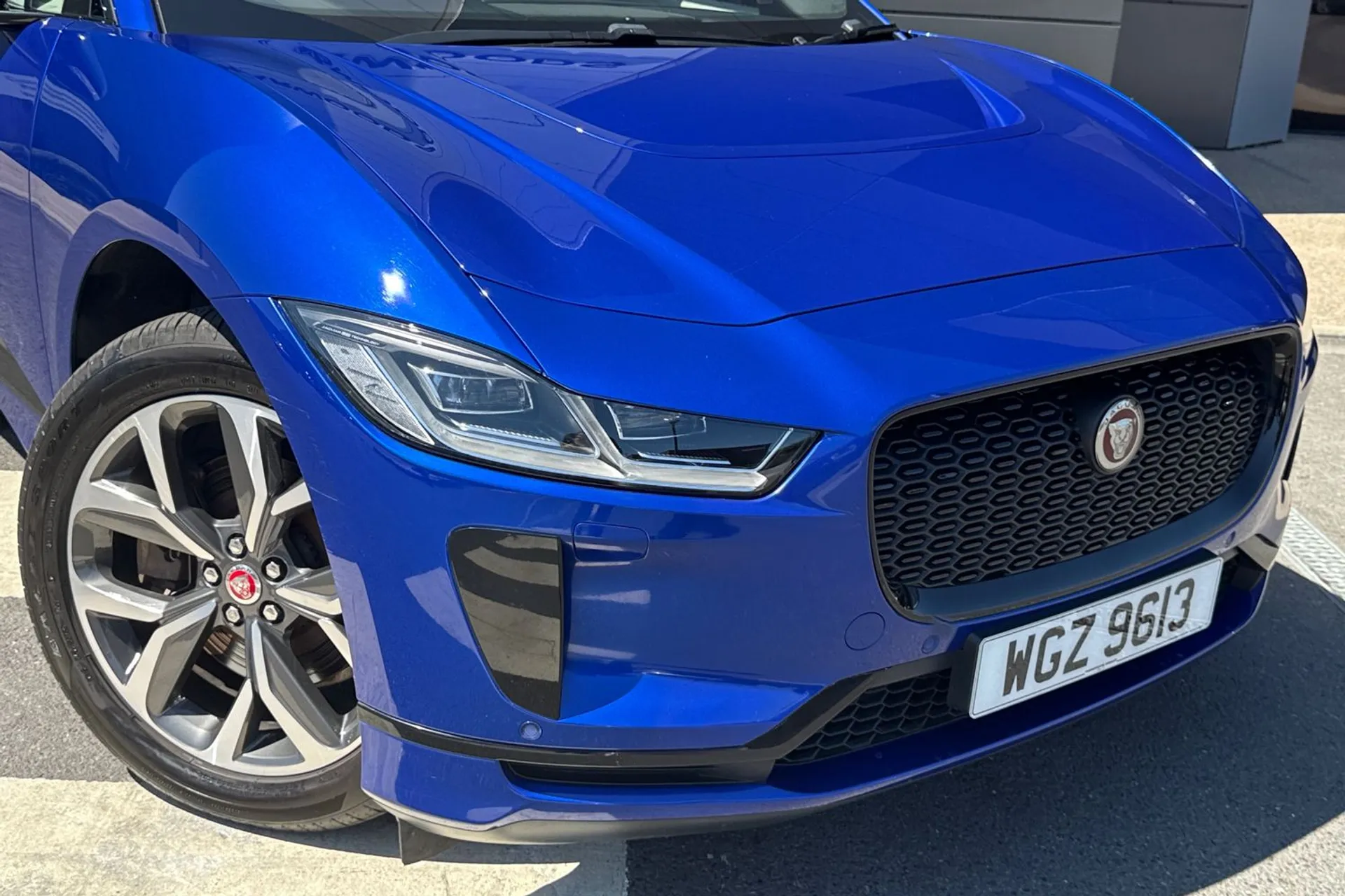 Jaguar I-PACE thumbnail image number 23