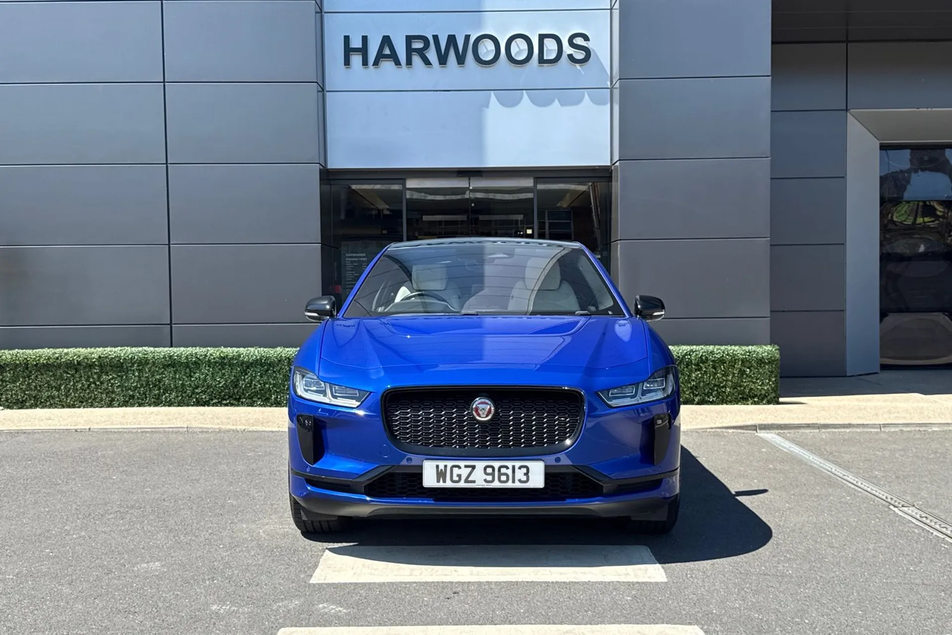 Jaguar I-PACE thumbnail image number 16