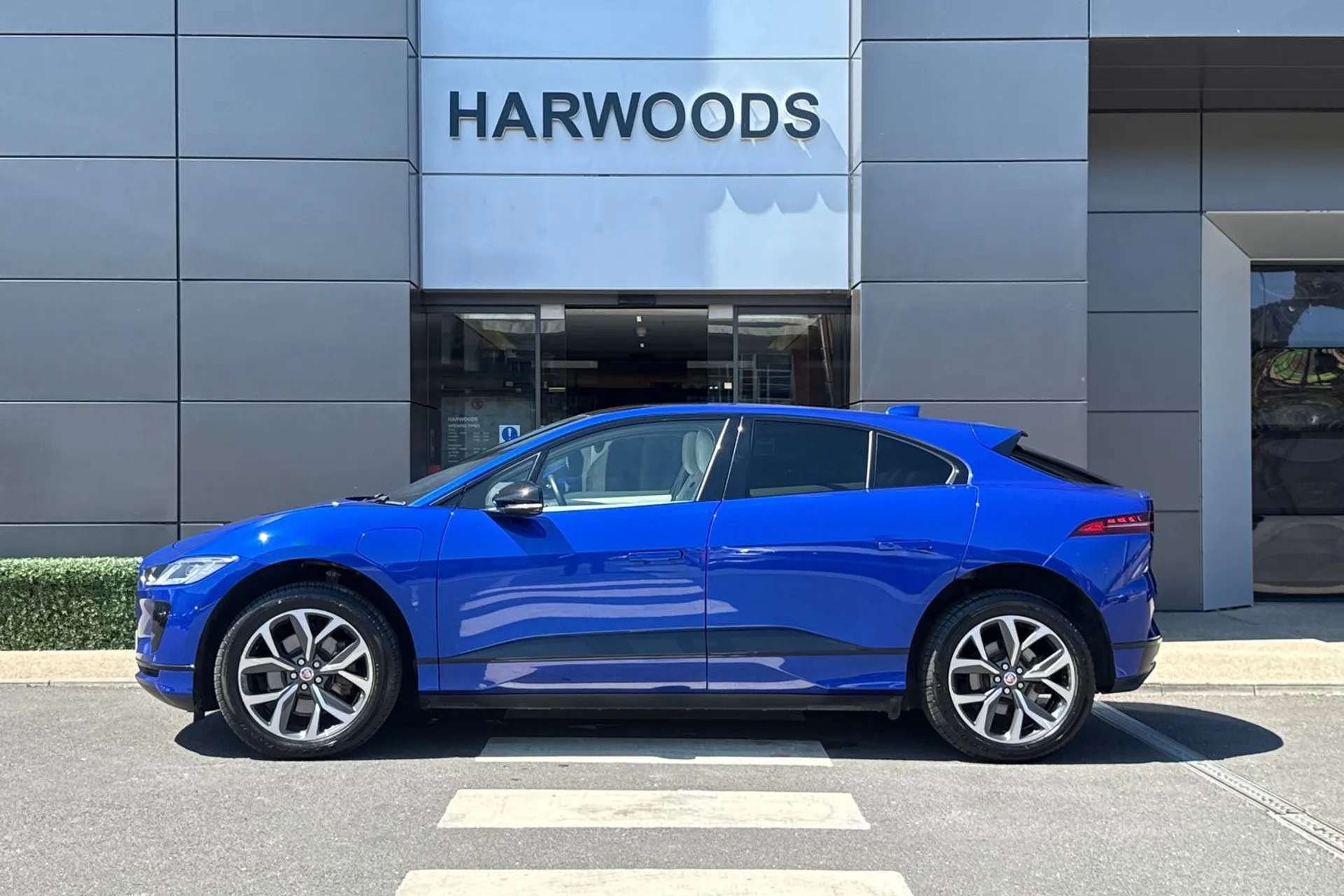 Jaguar I-PACE thumbnail image number 12