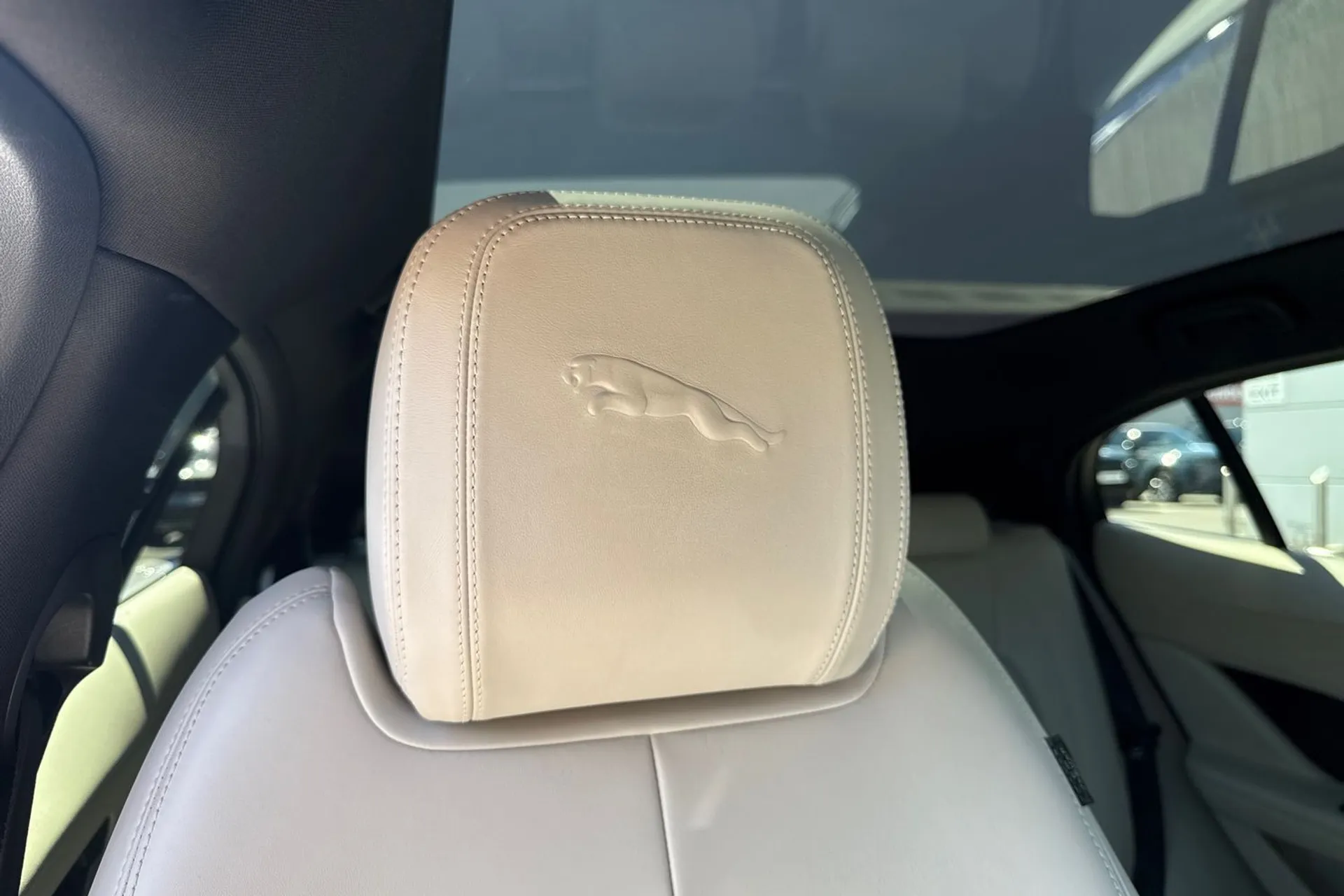 Jaguar I-PACE thumbnail image number 14