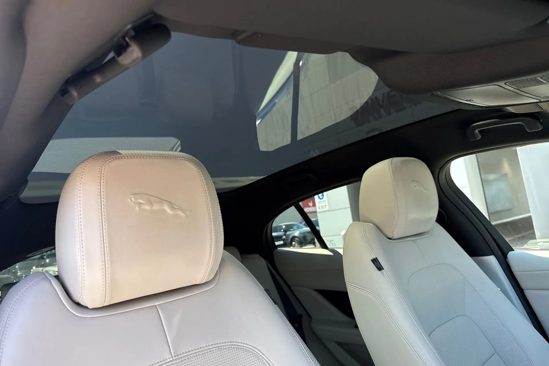 Jaguar I-PACE thumbnail image number 13