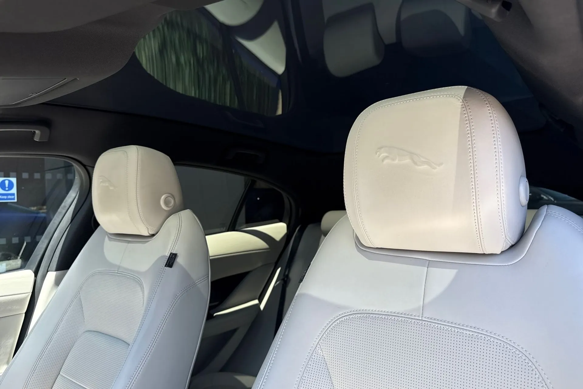 Jaguar I-PACE thumbnail image number 47