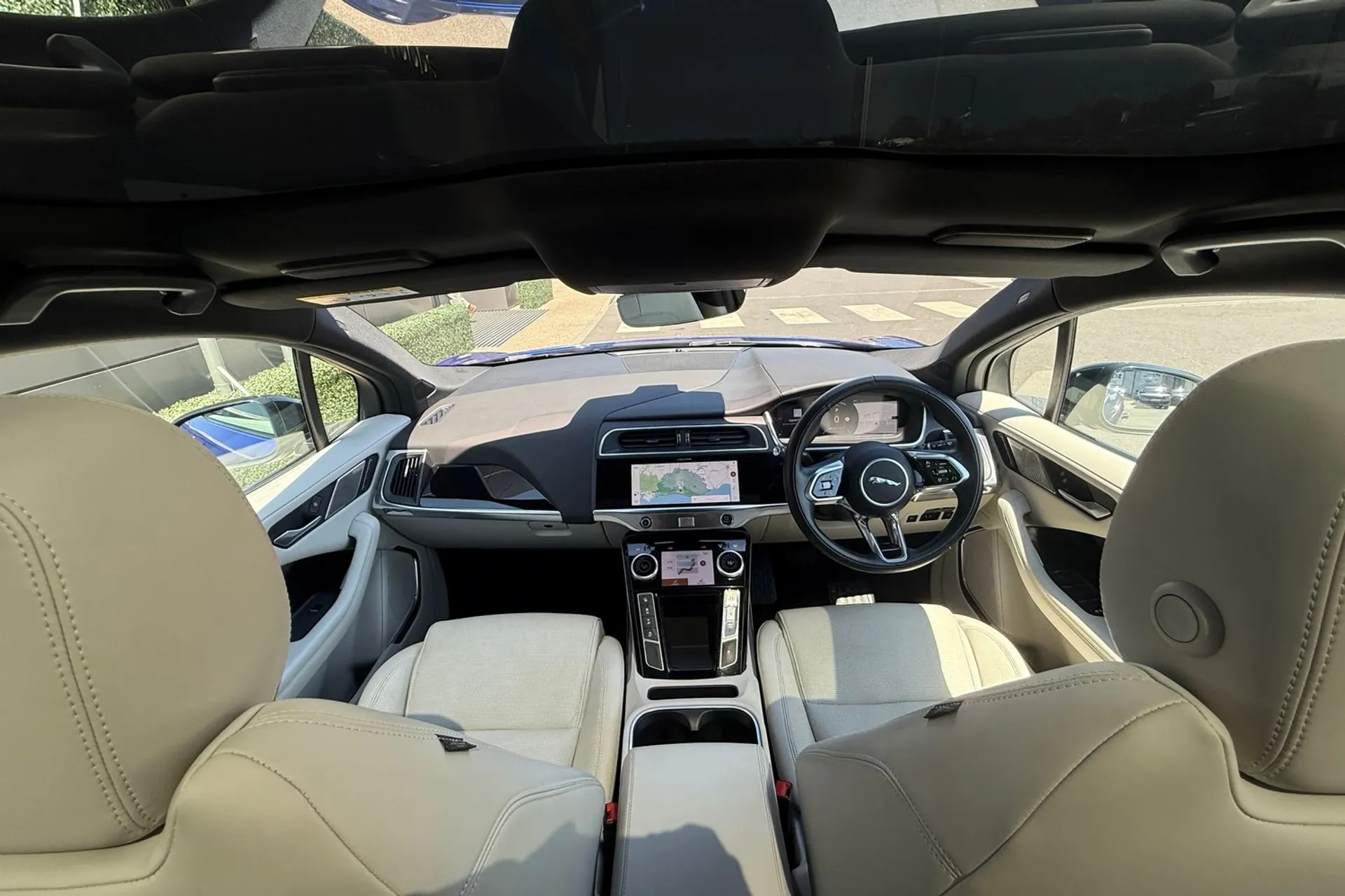 Jaguar I-PACE thumbnail image number 3