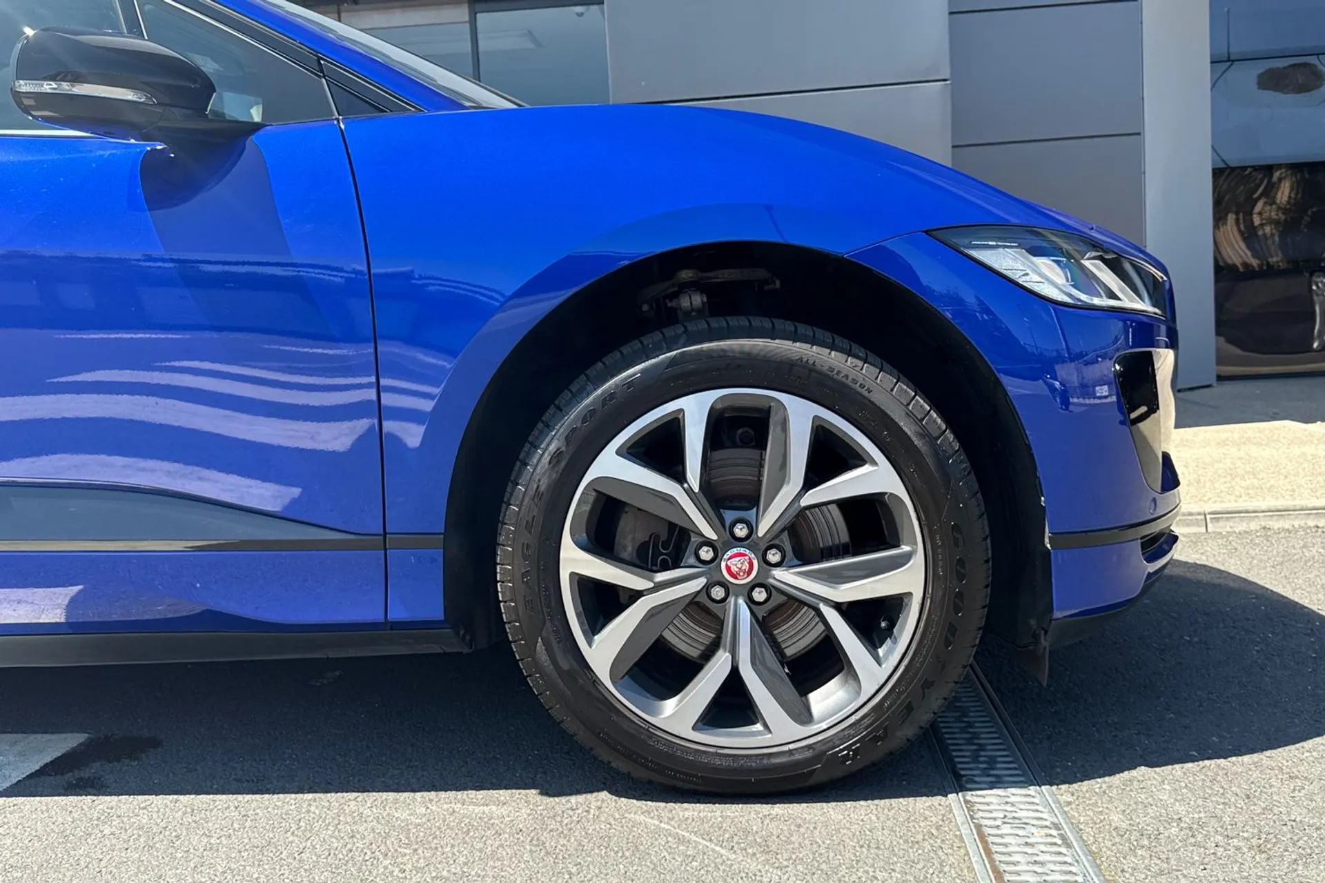 Jaguar I-PACE thumbnail image number 22
