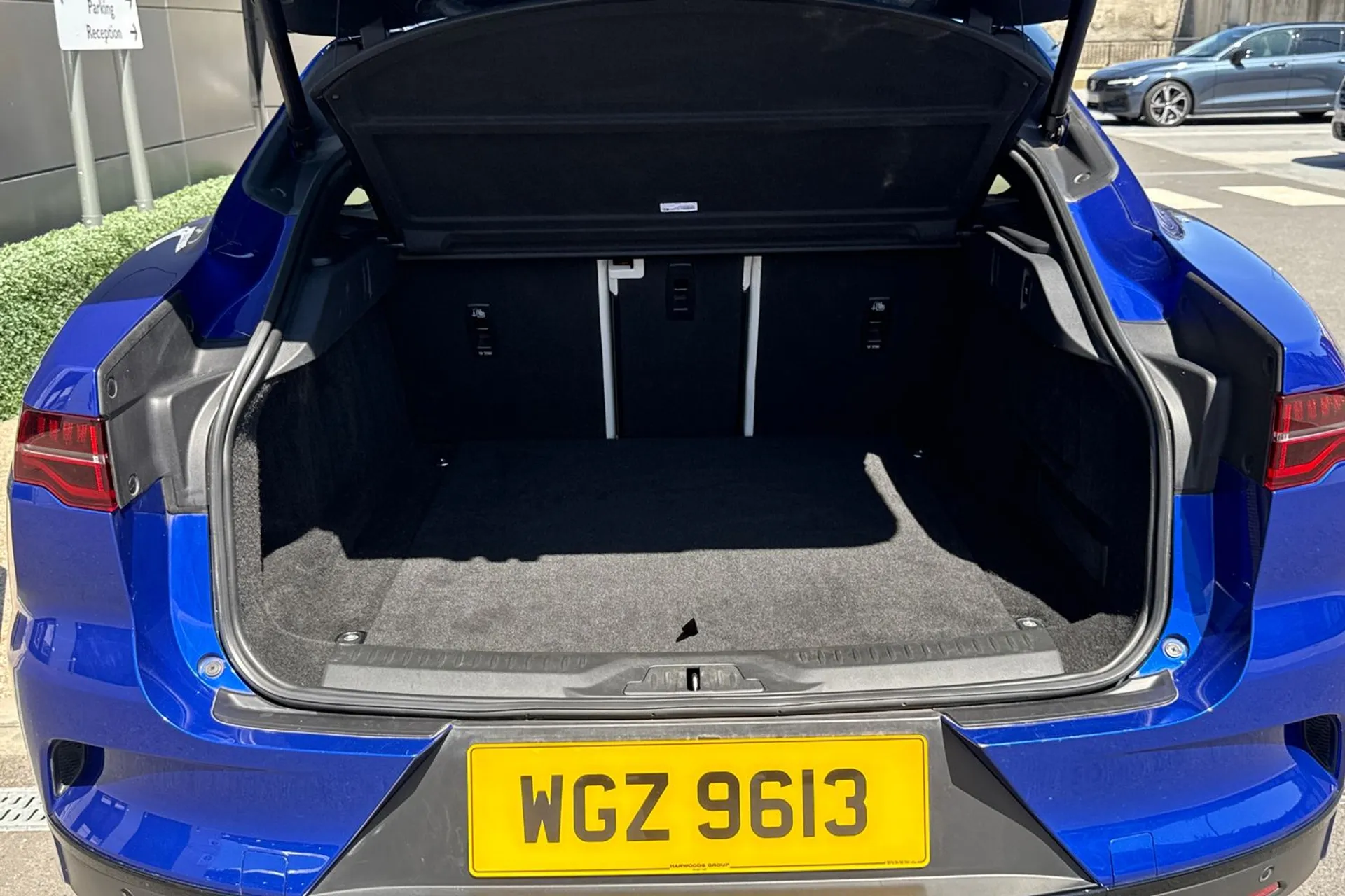 Jaguar I-PACE thumbnail image number 41