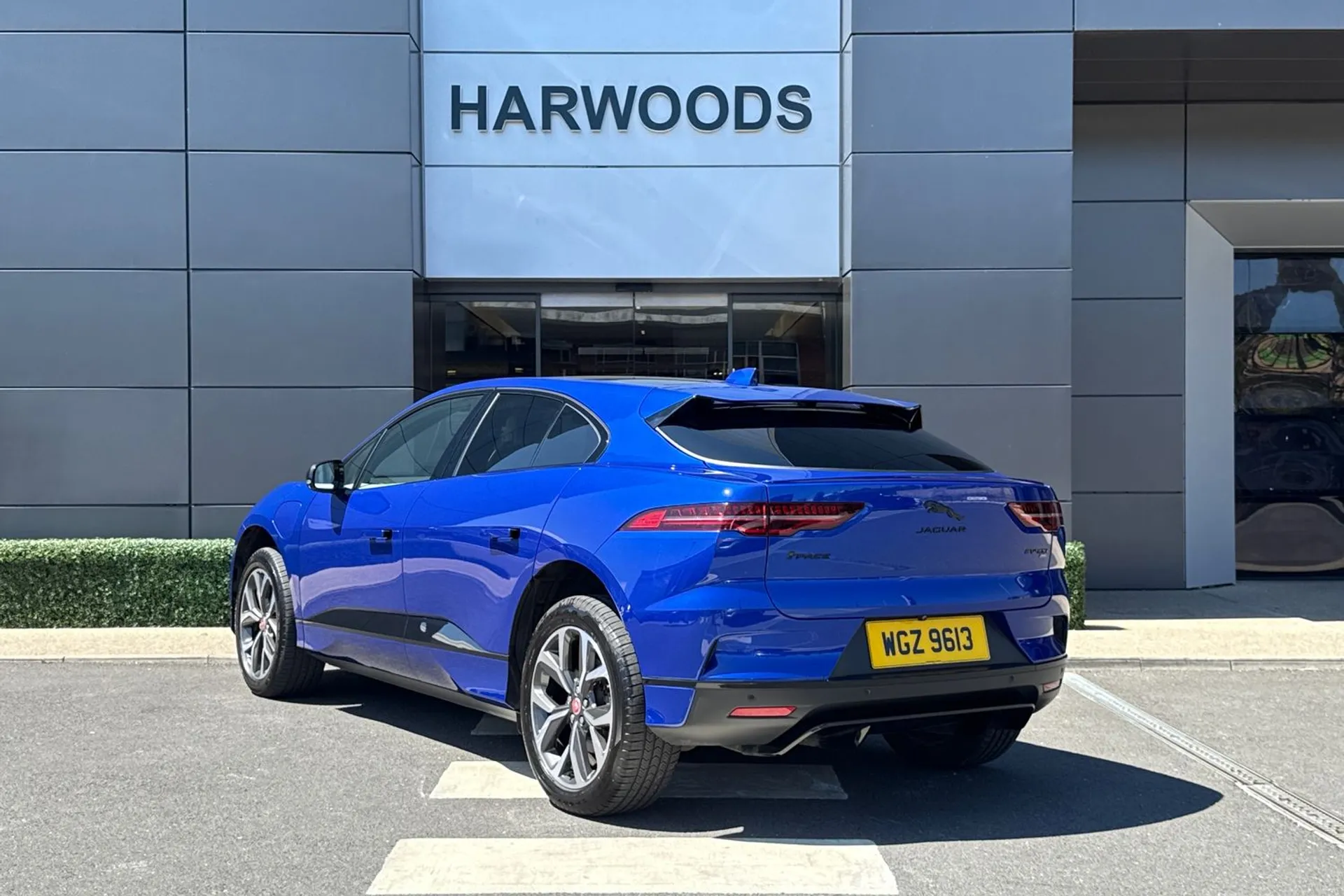 Jaguar I-PACE thumbnail image number 11