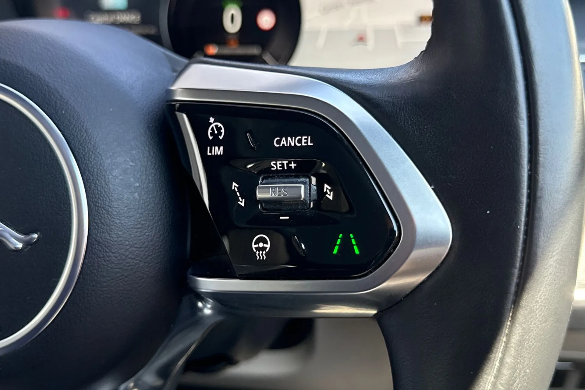 Jaguar I-PACE thumbnail image number 52