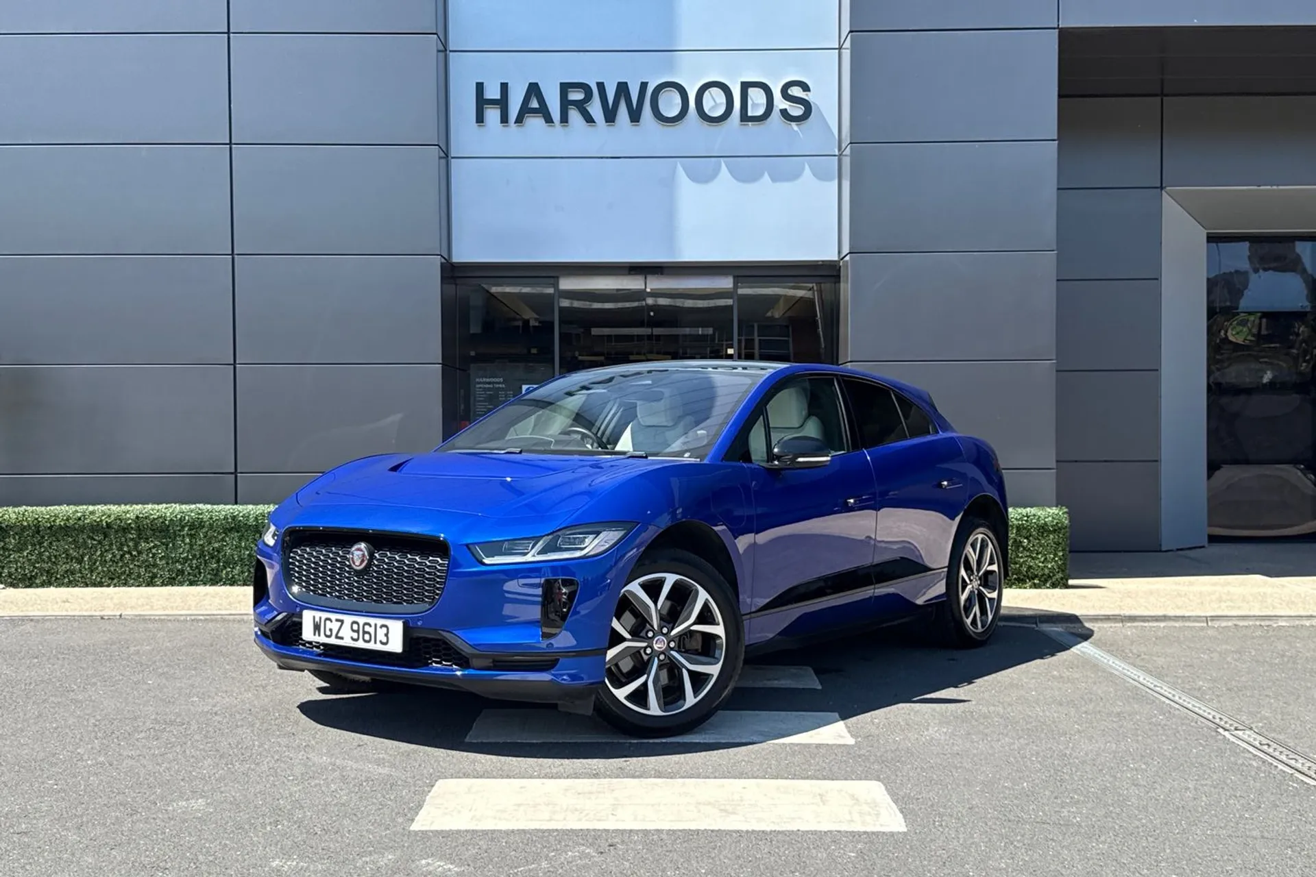 Jaguar I-PACE thumbnail image number 15