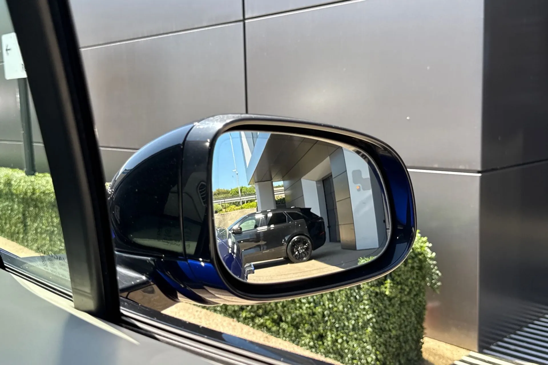 Jaguar I-PACE thumbnail image number 9