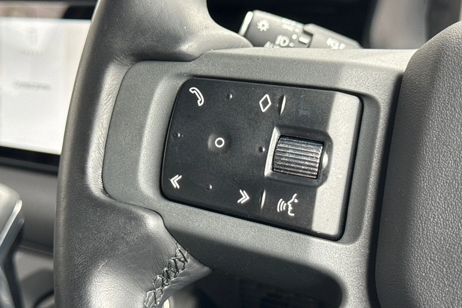 LAND ROVER DEFENDER thumbnail image number 48