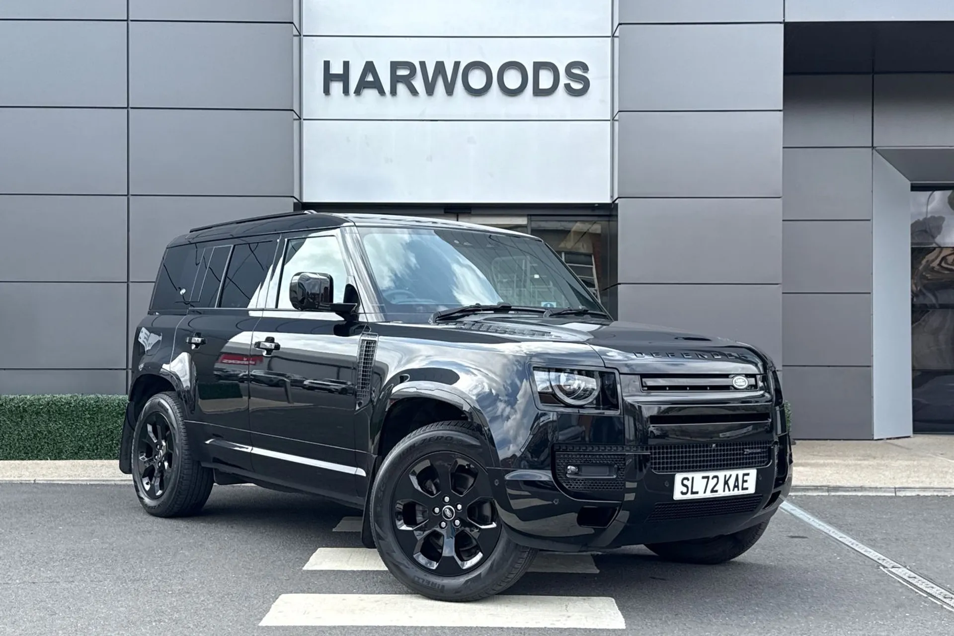 LAND ROVER DEFENDER focused image