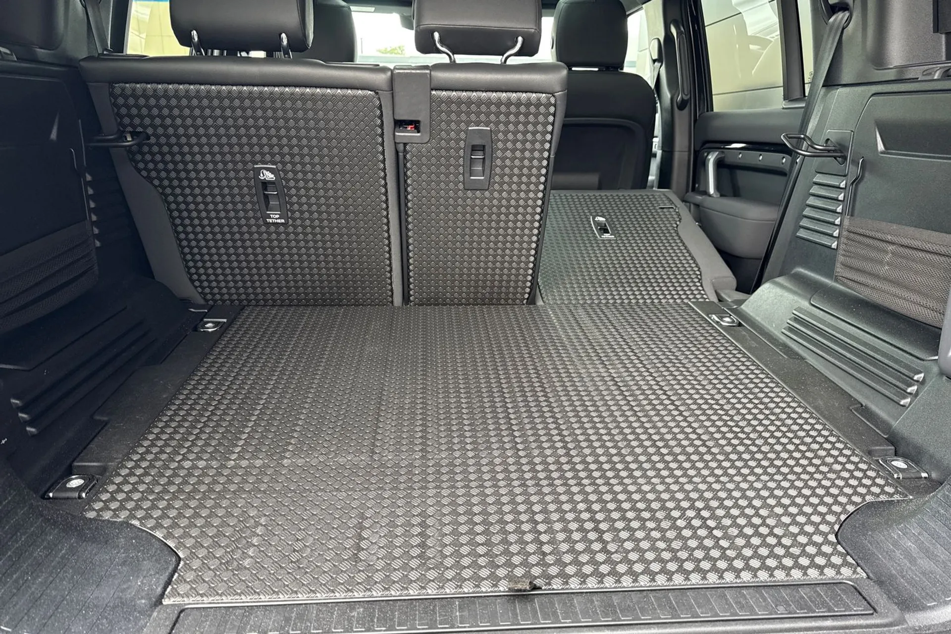 LAND ROVER DEFENDER thumbnail image number 36