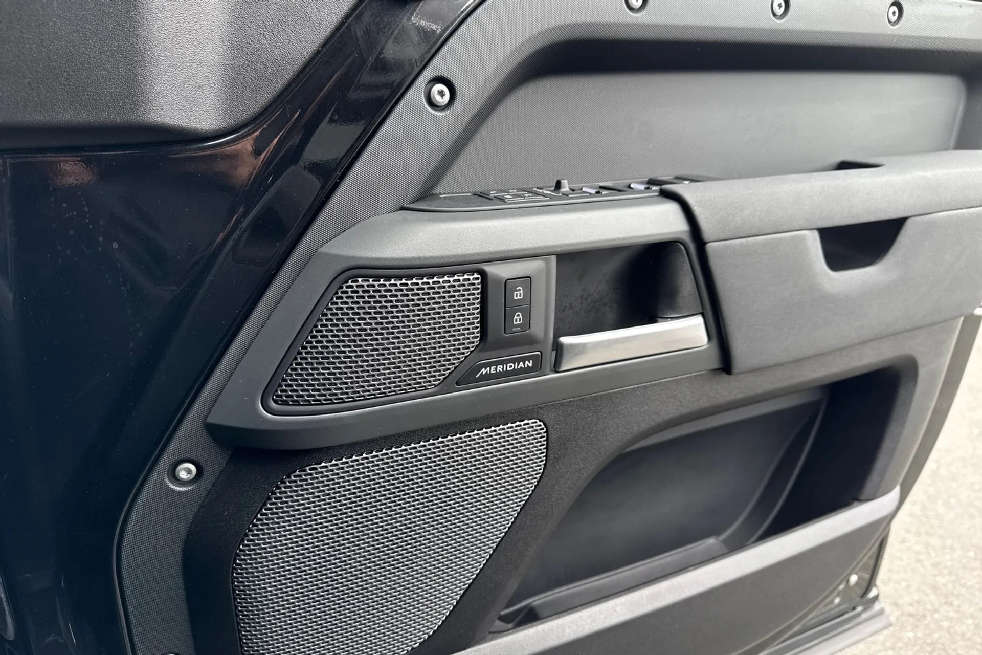 LAND ROVER DEFENDER thumbnail image number 52