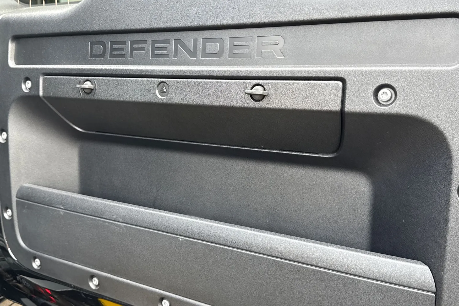 LAND ROVER DEFENDER thumbnail image number 35