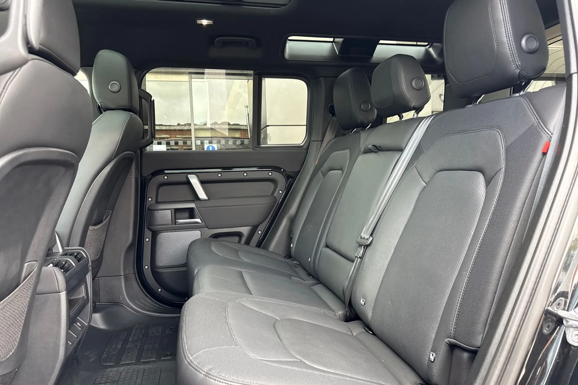 LAND ROVER DEFENDER thumbnail image number 41