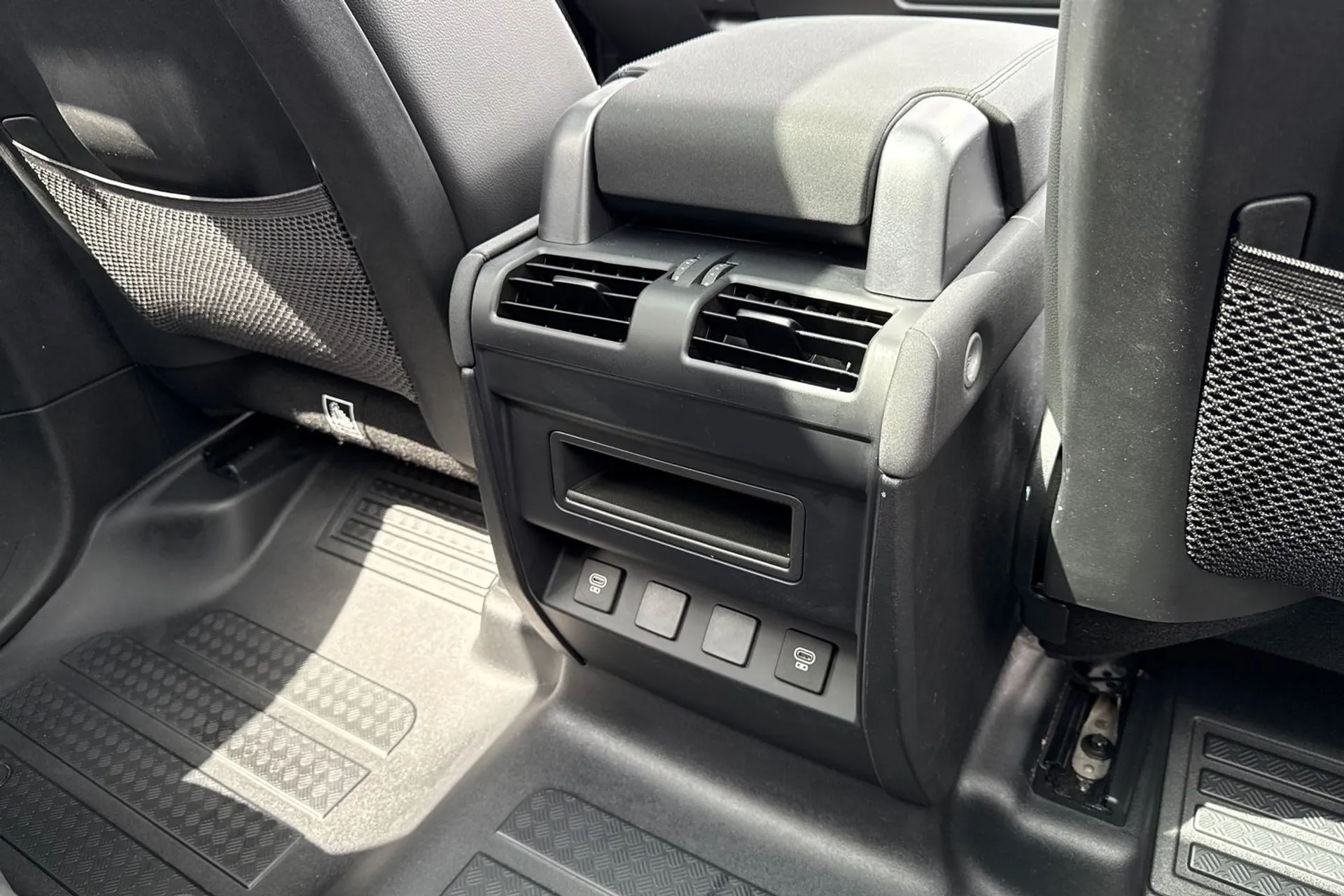 LAND ROVER DEFENDER thumbnail image number 59