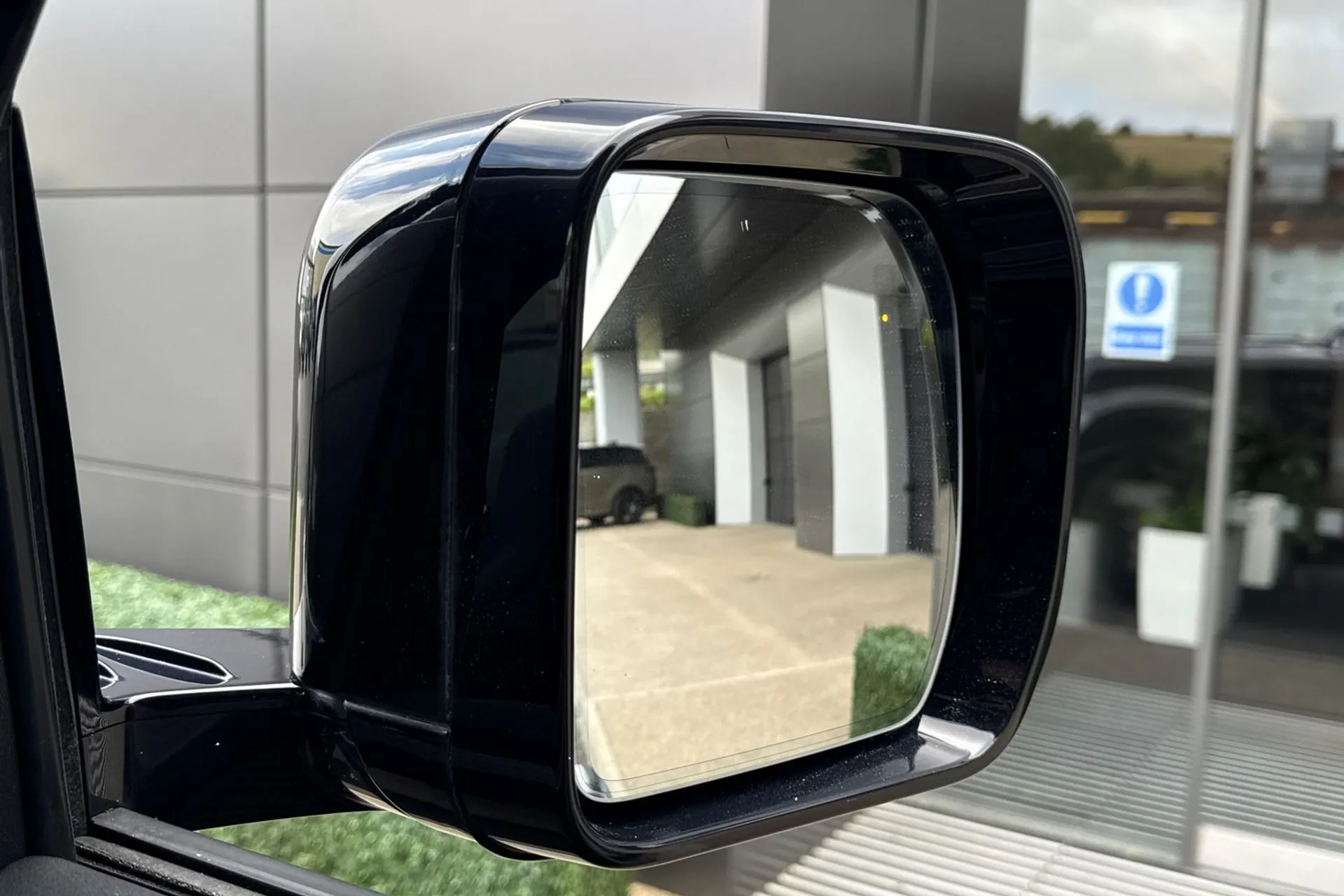 LAND ROVER DEFENDER thumbnail image number 15