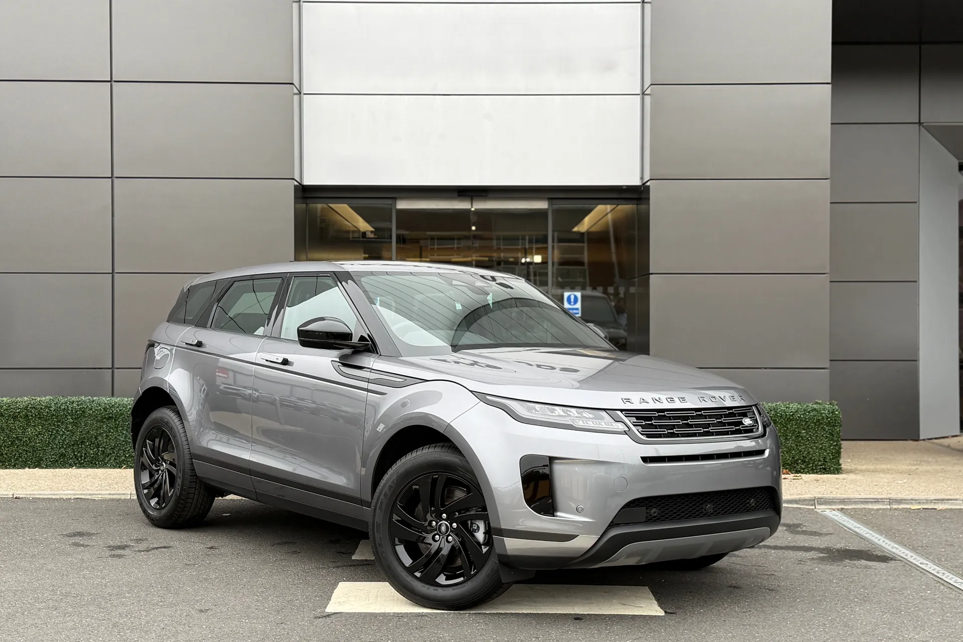 LAND ROVER RANGE ROVER EVOQUE focused image