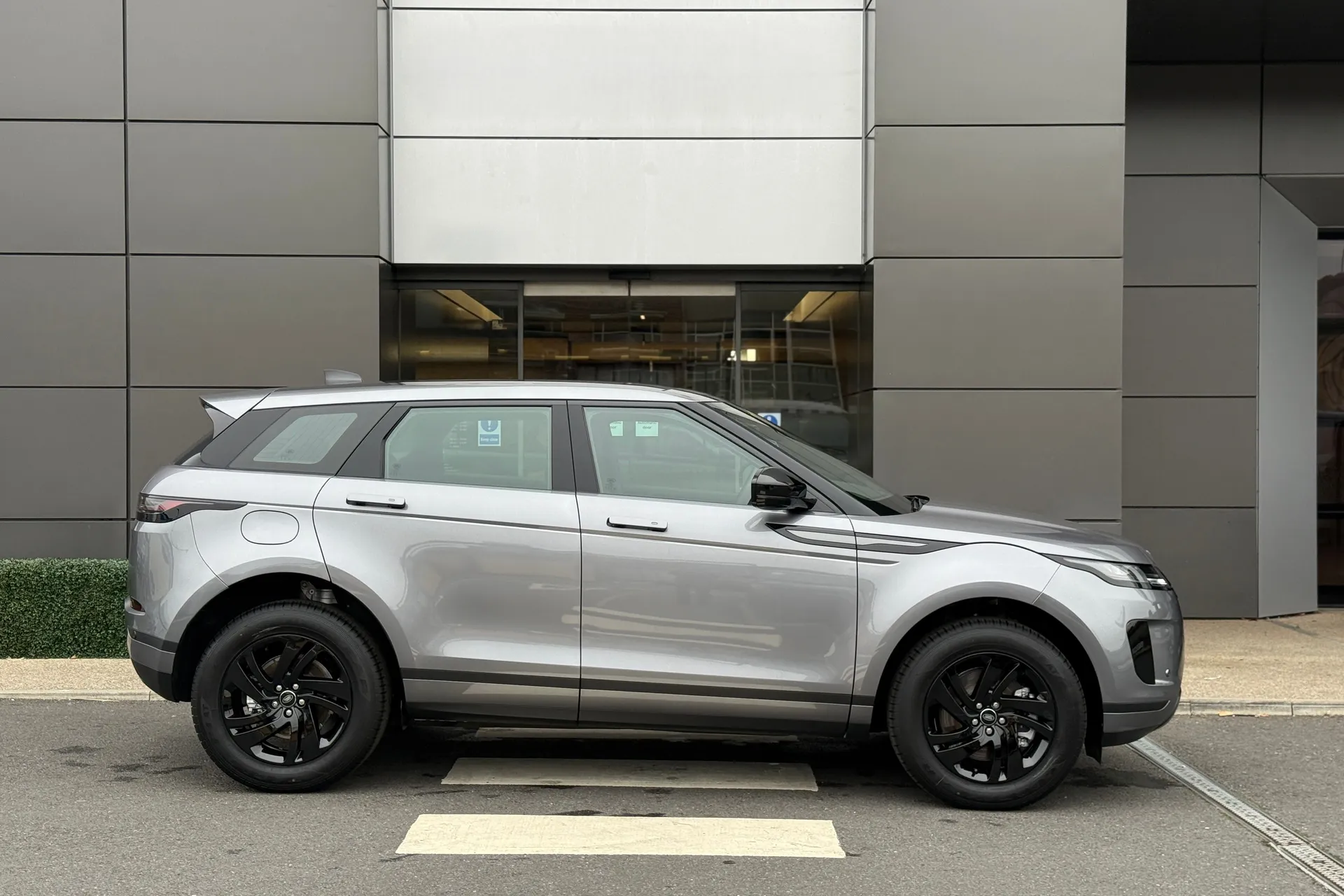 LAND ROVER RANGE ROVER EVOQUE thumbnail image number 2