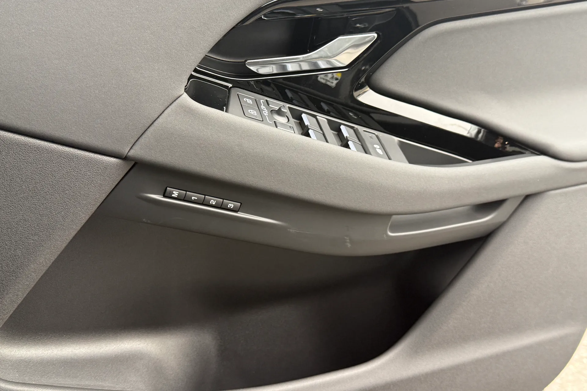 LAND ROVER RANGE ROVER EVOQUE thumbnail image number 40