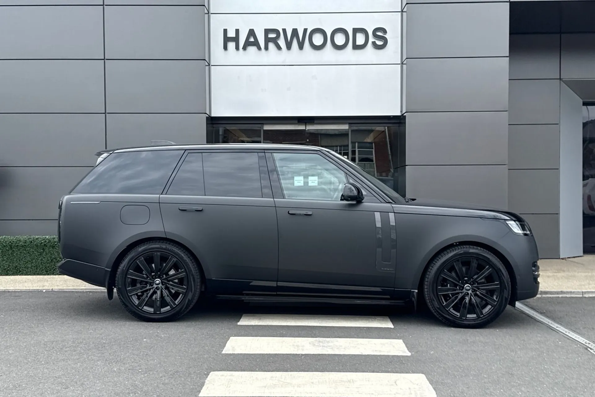 LAND ROVER RANGE ROVER thumbnail image number 2