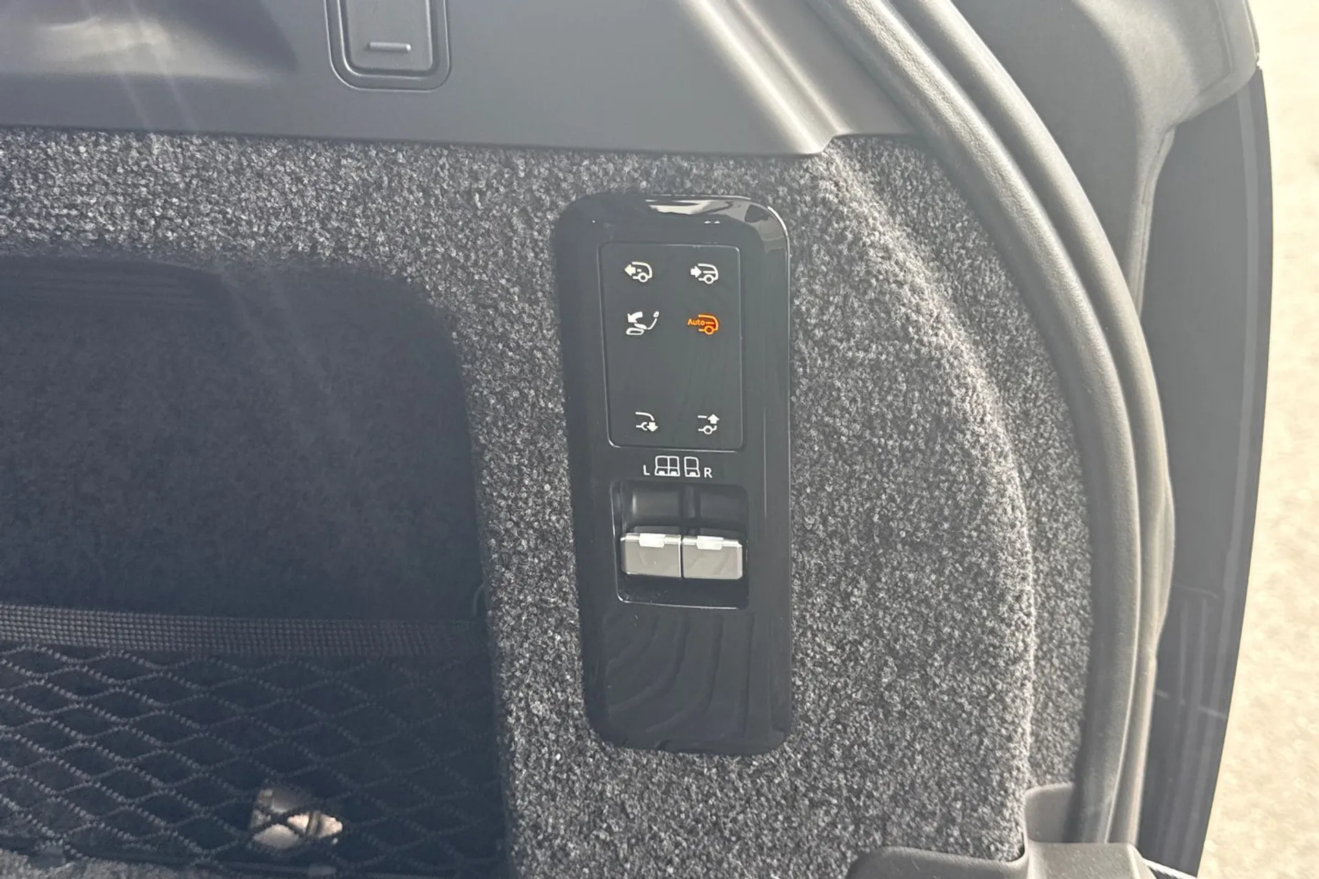 LAND ROVER RANGE ROVER thumbnail image number 69