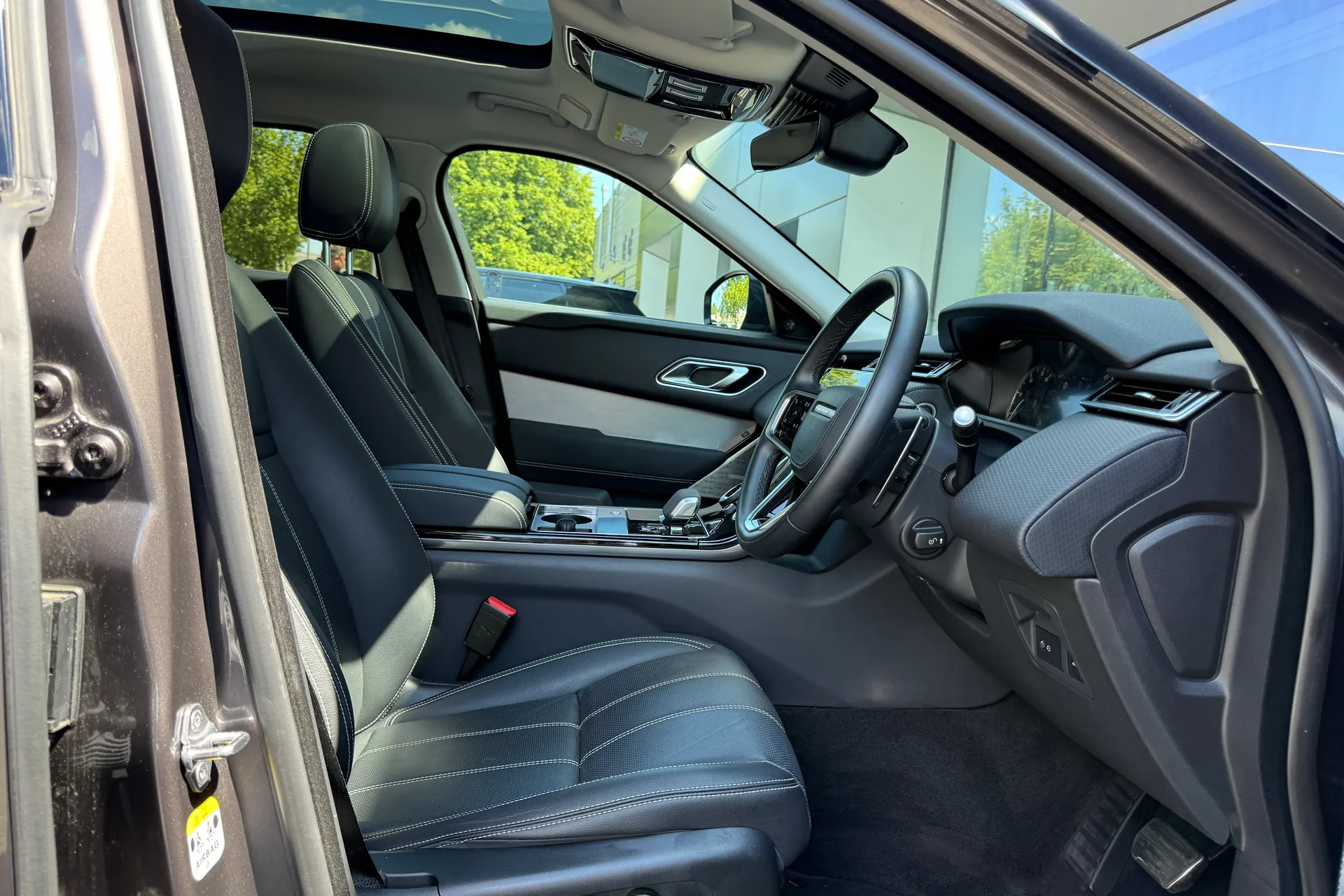 LAND ROVER RANGE ROVER VELAR thumbnail image number 26