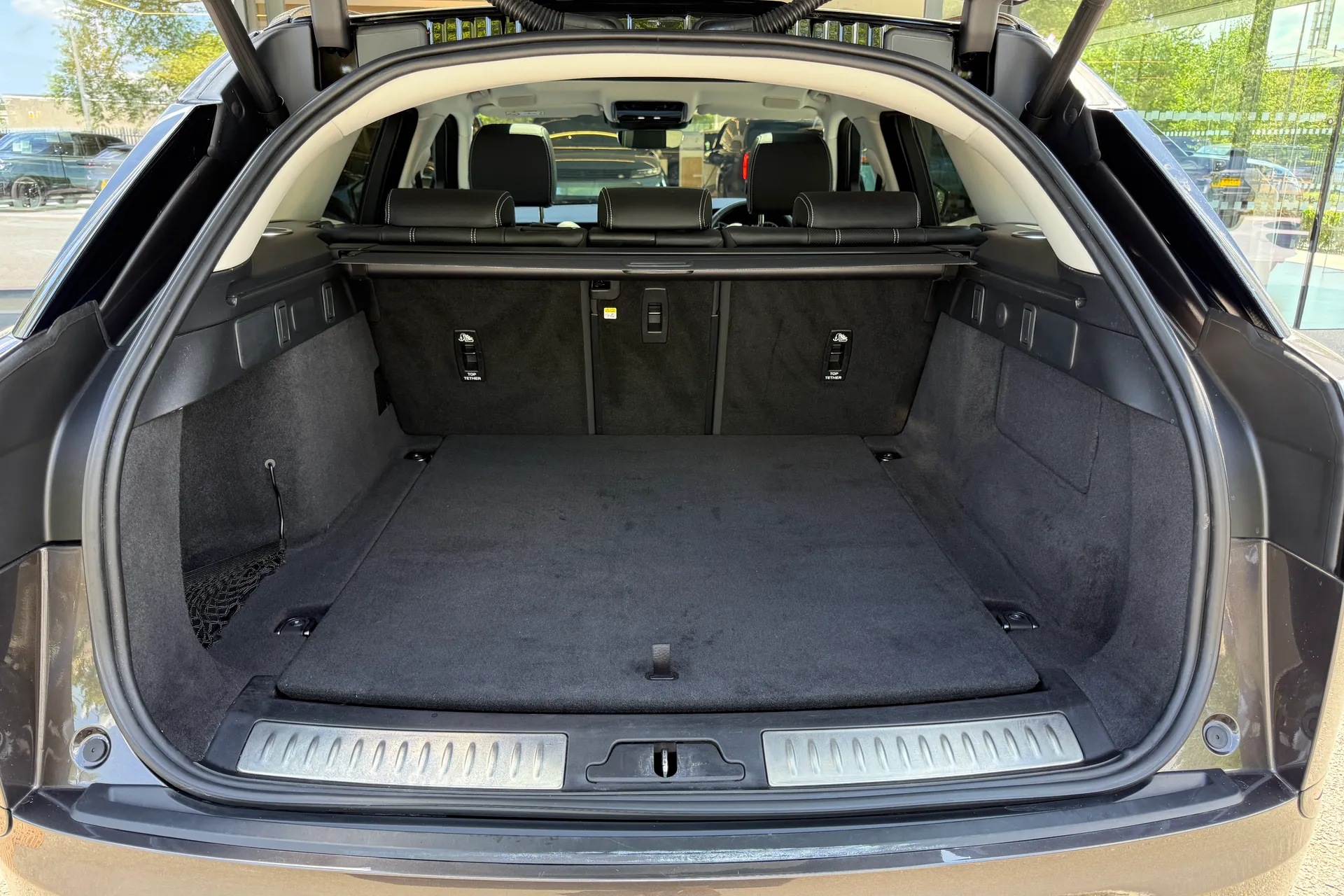 LAND ROVER RANGE ROVER VELAR thumbnail image number 21