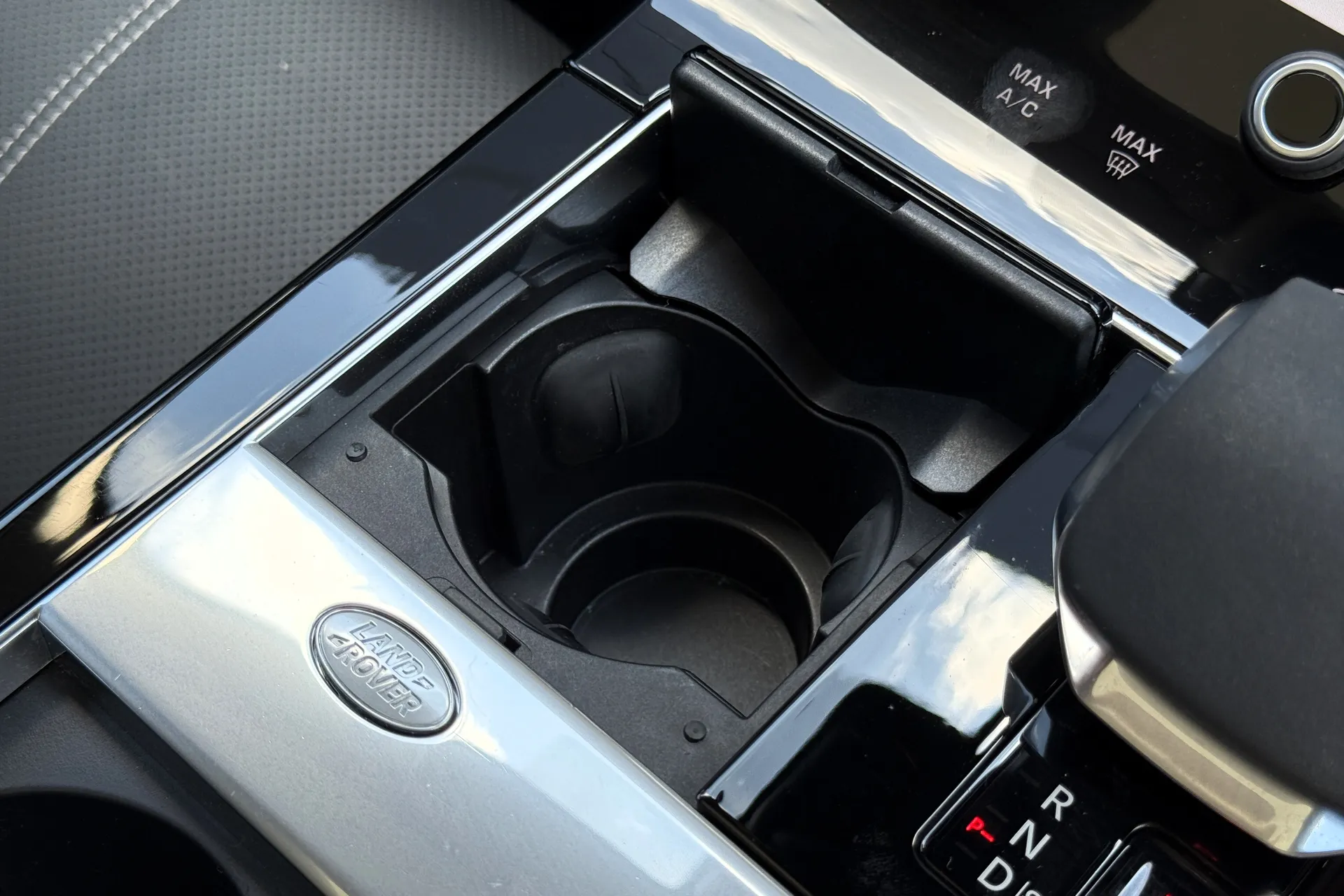 LAND ROVER RANGE ROVER VELAR thumbnail image number 42