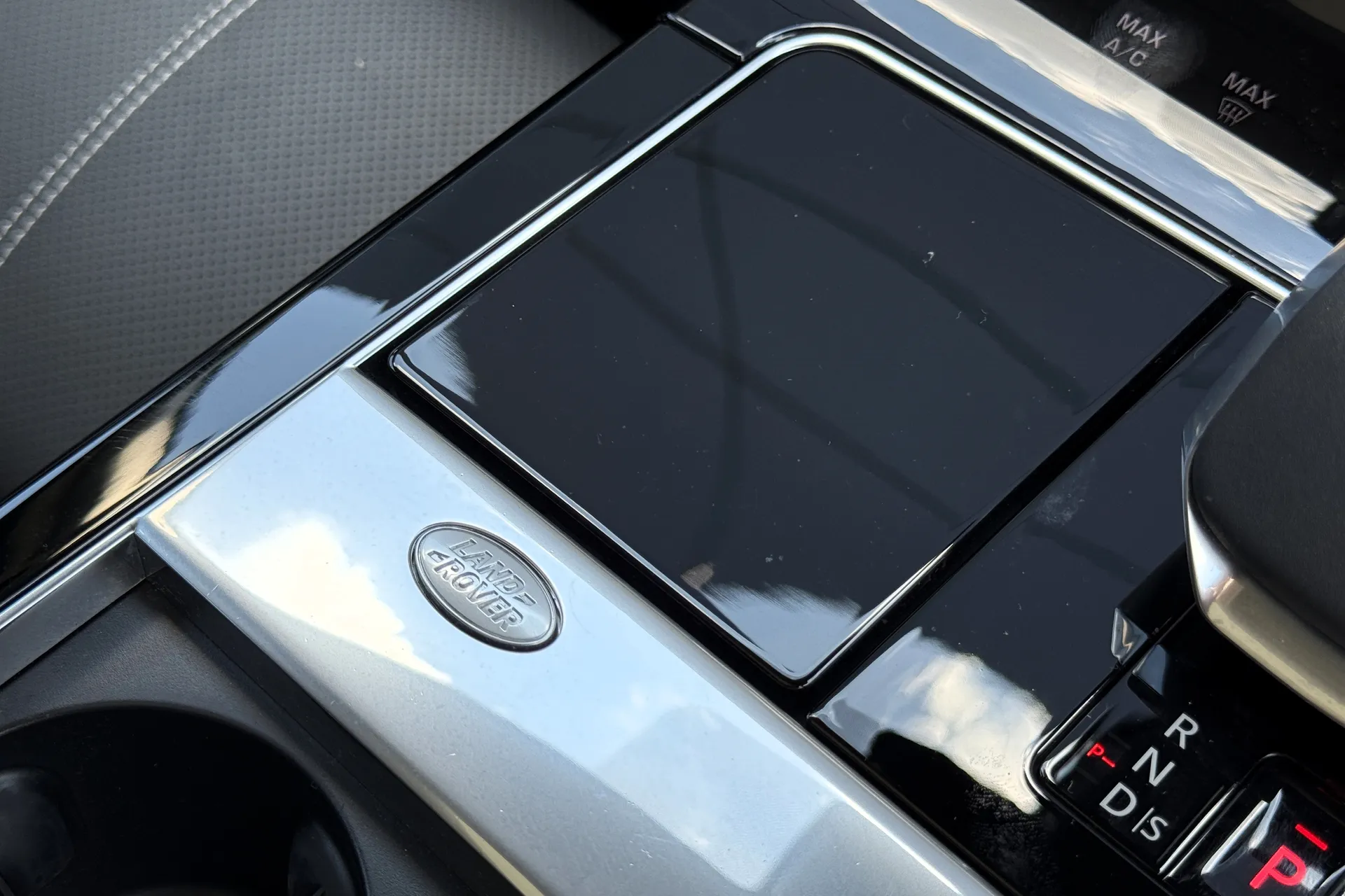 LAND ROVER RANGE ROVER VELAR thumbnail image number 41