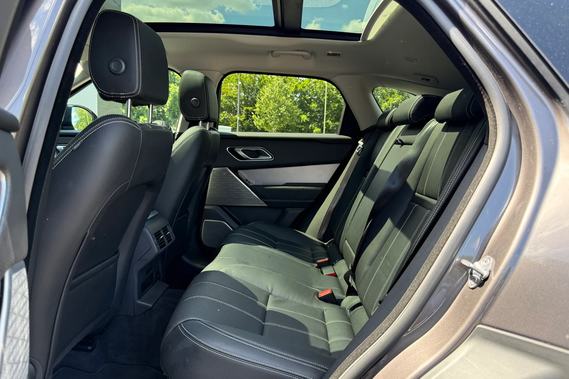 LAND ROVER RANGE ROVER VELAR thumbnail image number 31