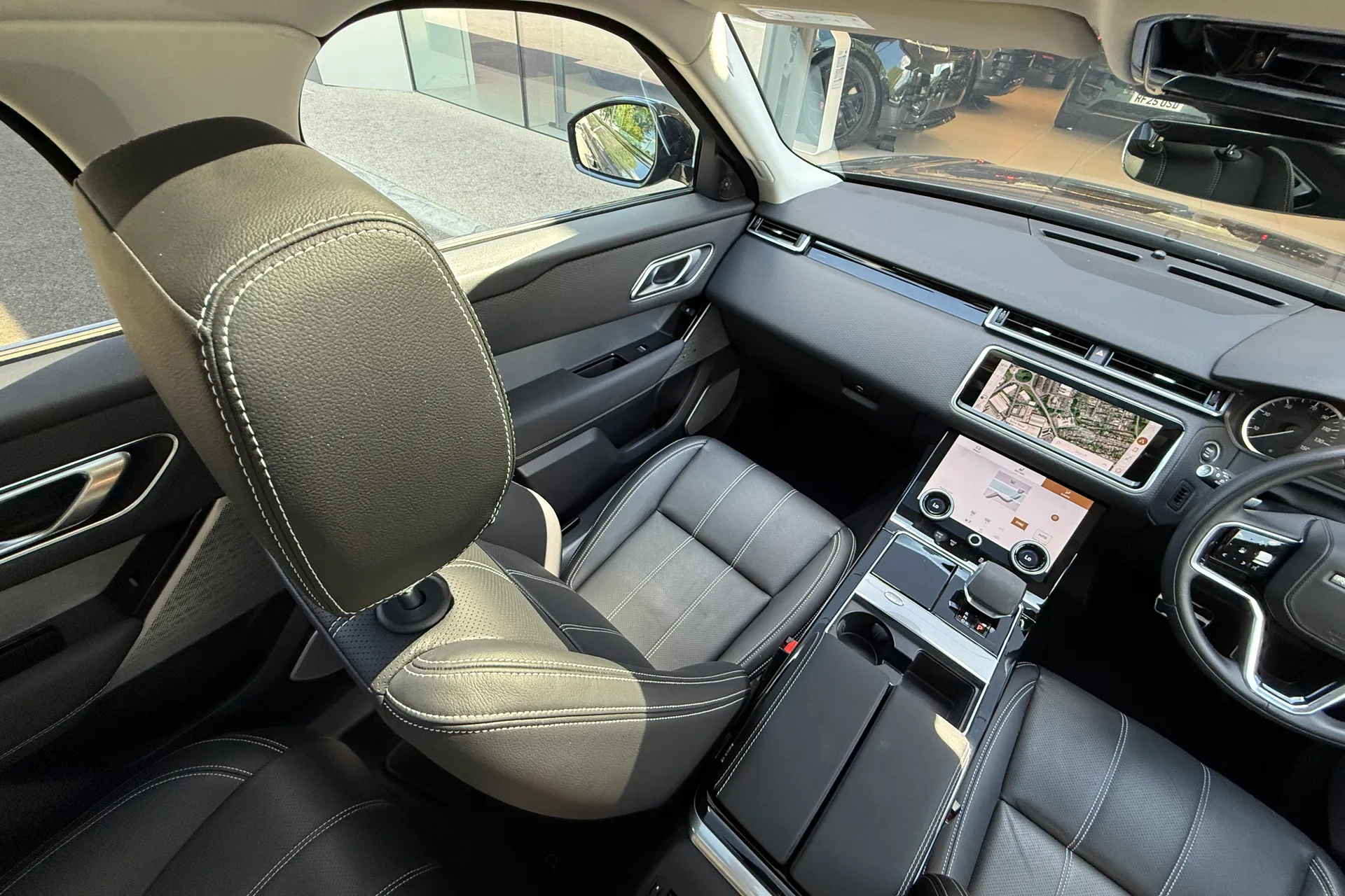 LAND ROVER RANGE ROVER VELAR thumbnail image number 36
